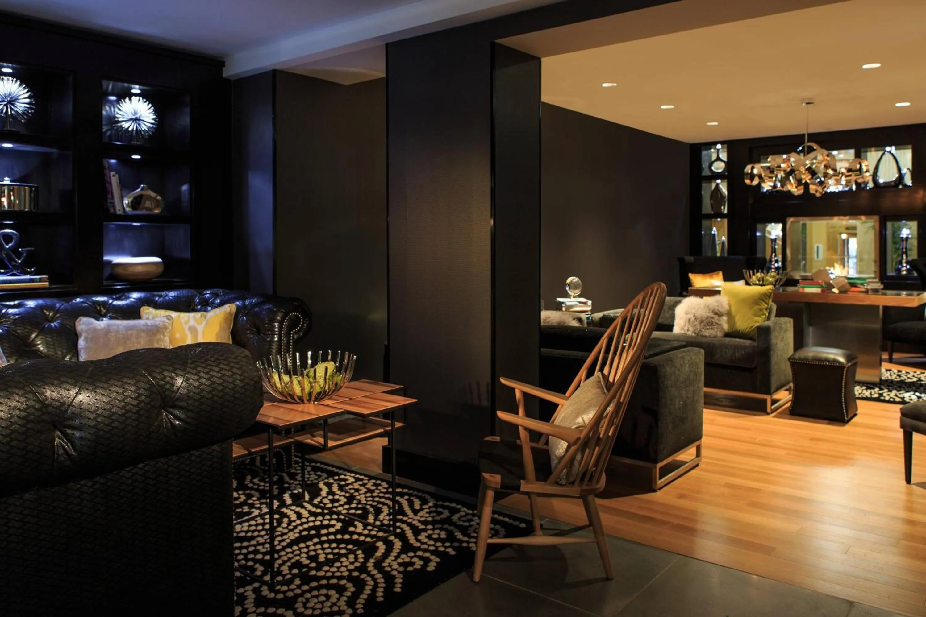 Lounge or bar in Renaissance Cincinnati Downtown Hotel