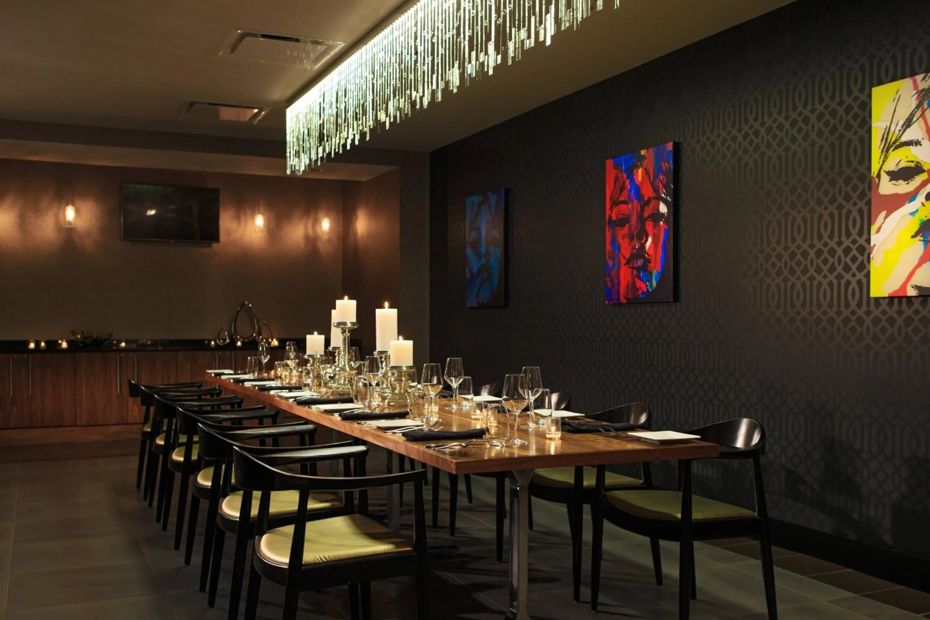 Restaurant/places to eat in Renaissance Cincinnati Downtown Hotel