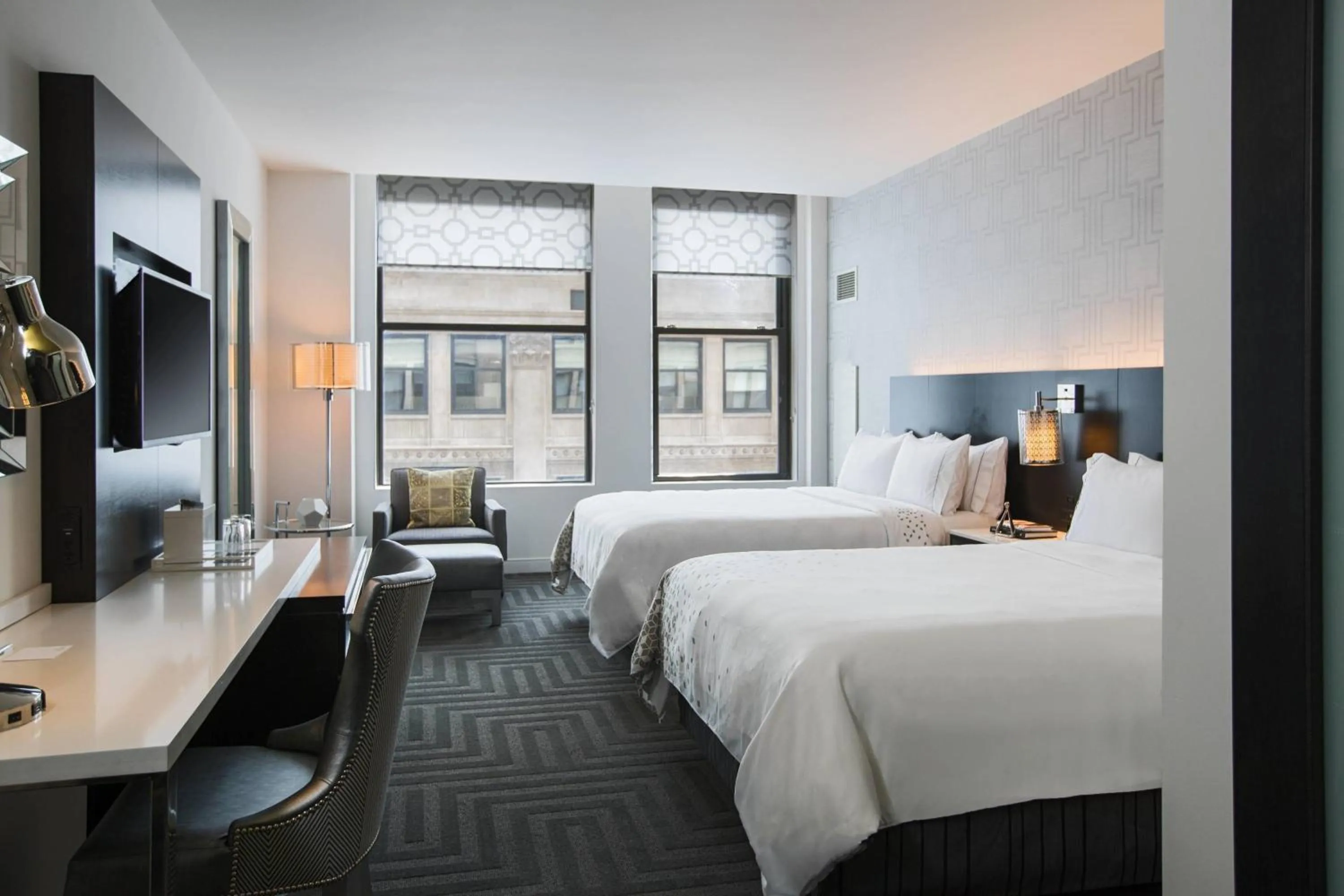 Photo of the whole room, Bed in Renaissance Cincinnati Downtown Hotel