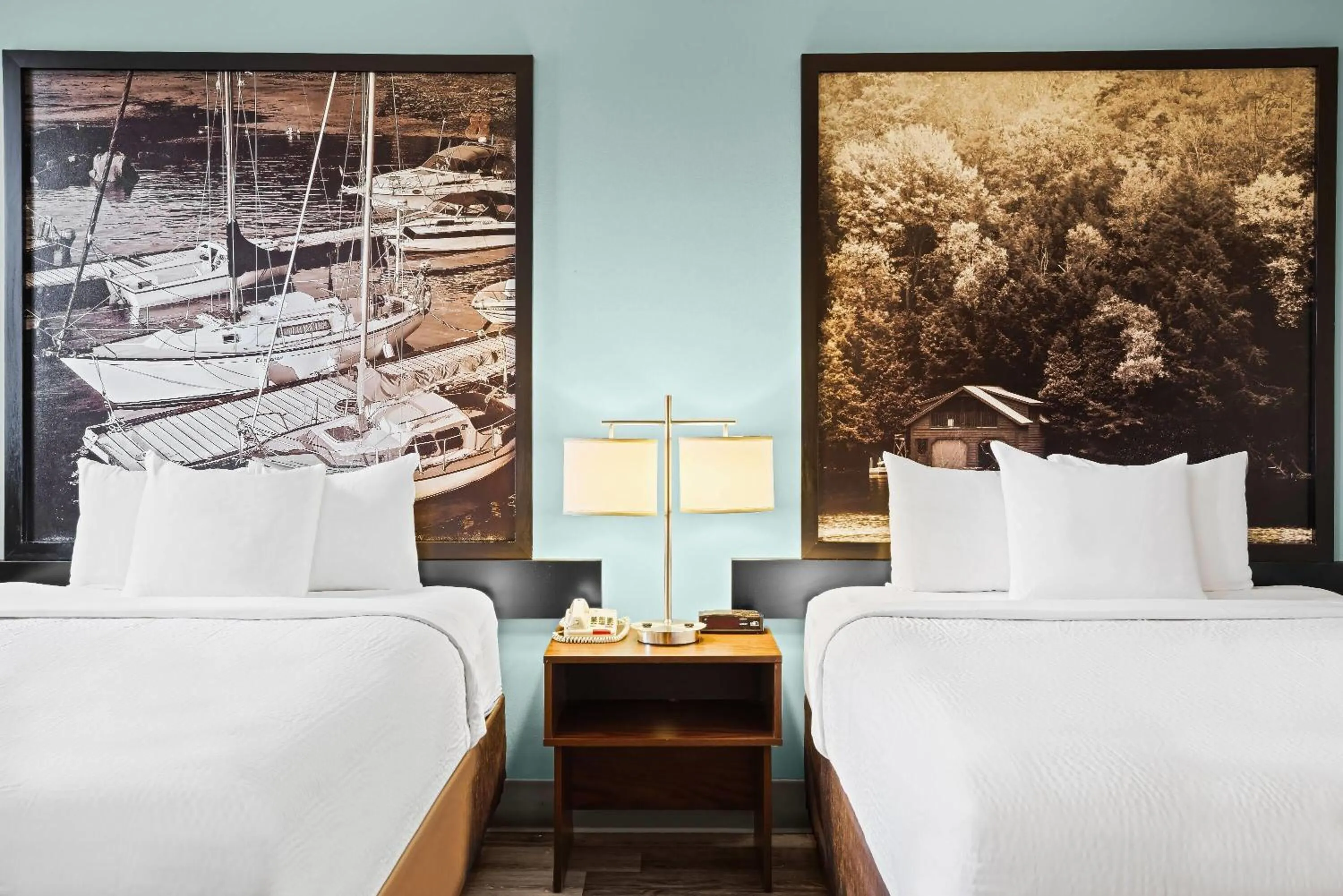 Photo of the whole room, Bed in Super 8 by Wyndham Thunder Bay