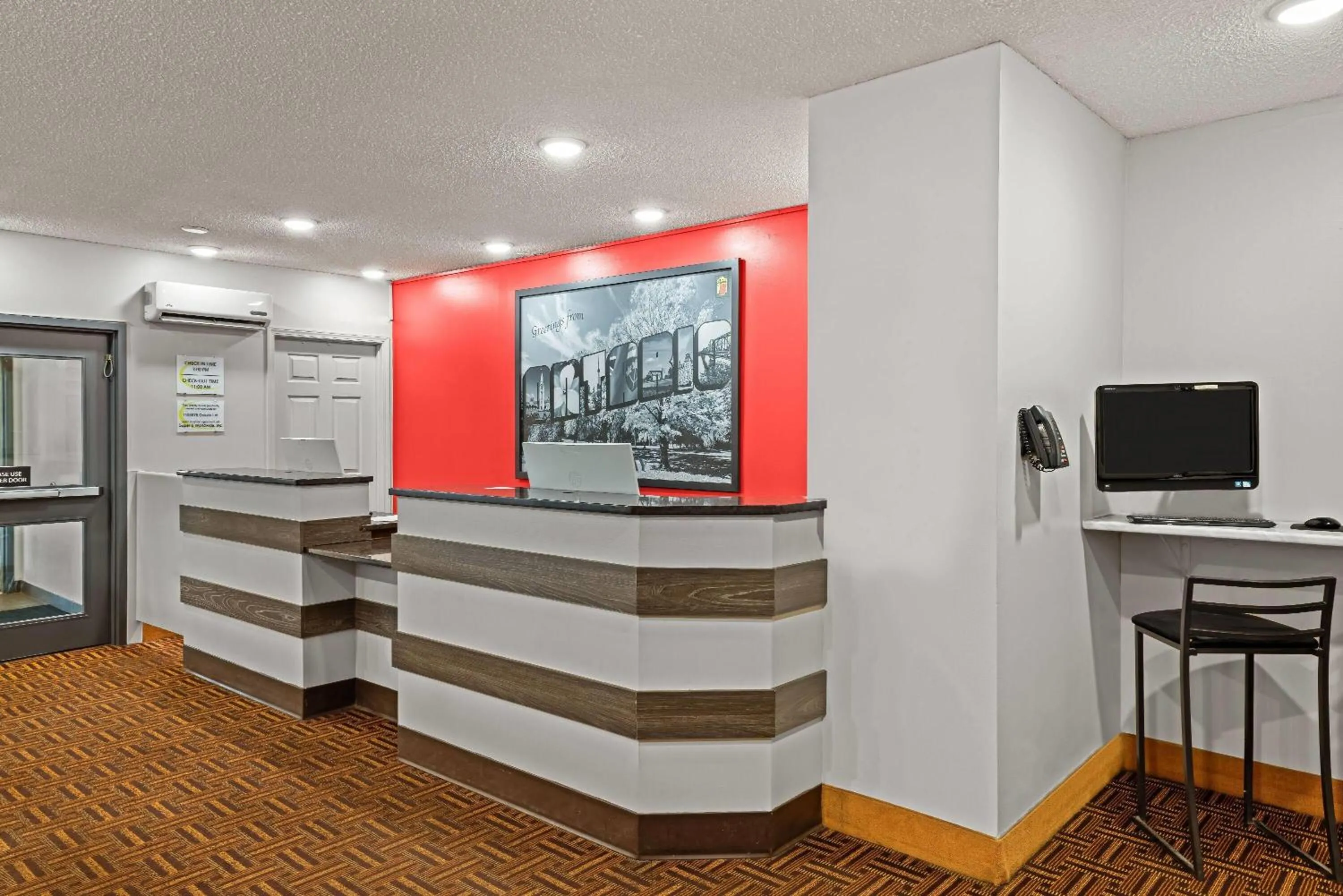 Lobby or reception in Super 8 by Wyndham Thunder Bay