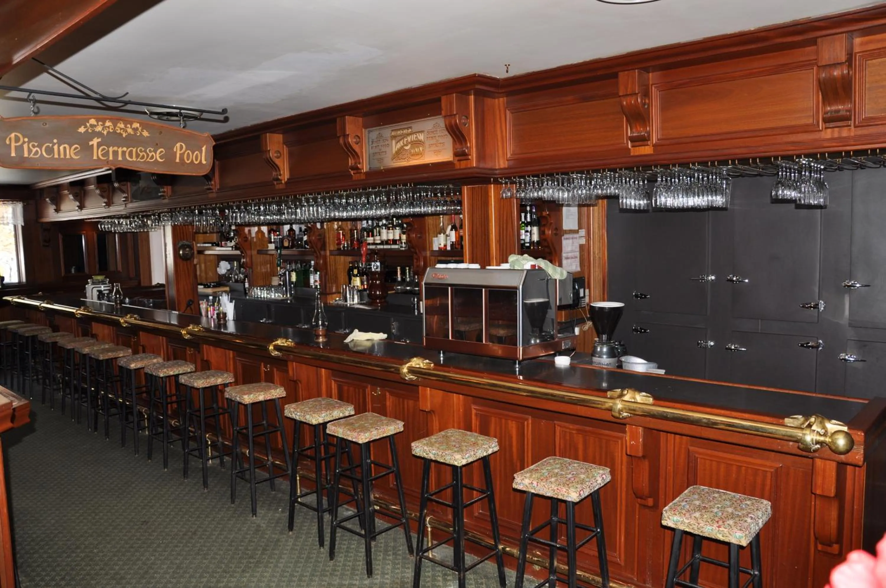 Lounge or bar in Auberge Lakeview Inn