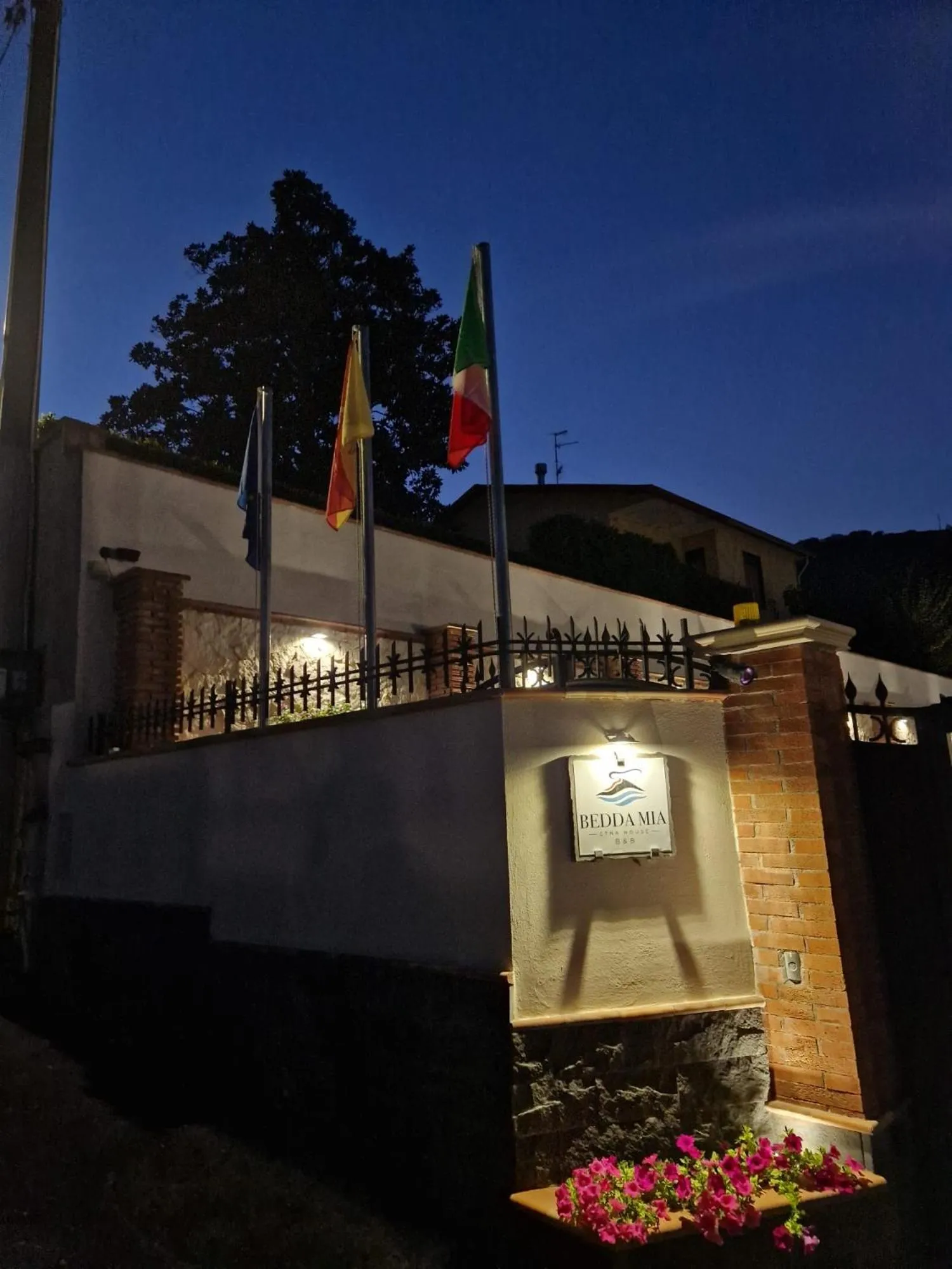 Property building in Bedda Mia Etna House B&B