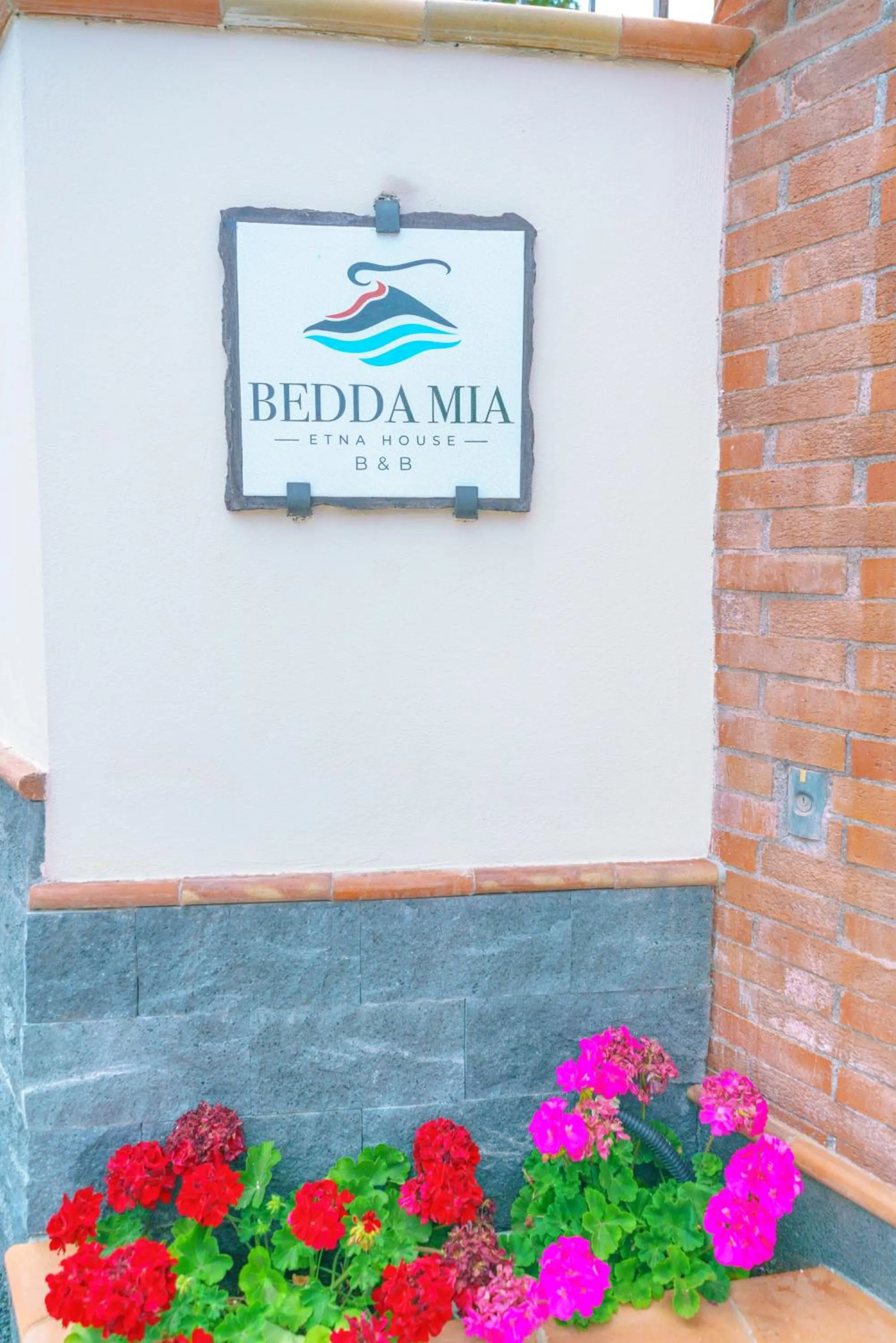 Property building in Bedda Mia Etna House B&B