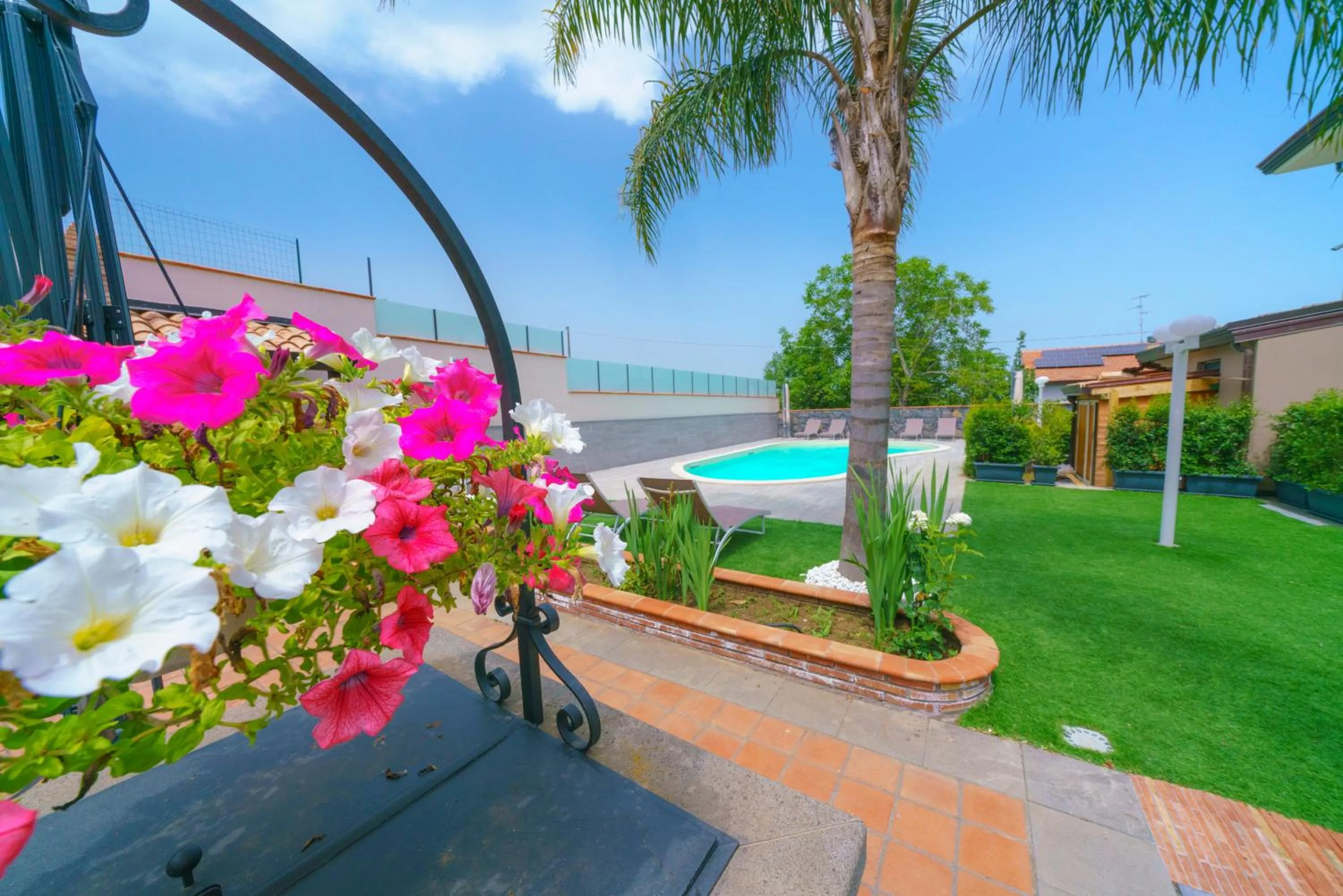 Pool view in Bedda Mia Etna House B&B