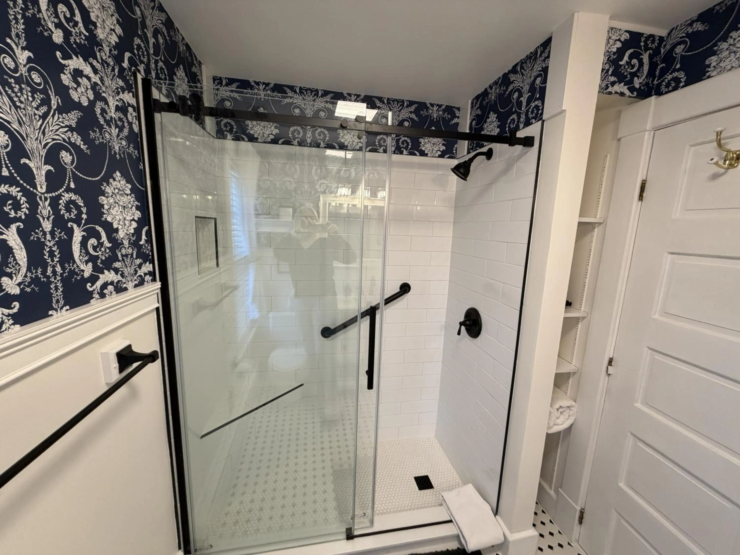 Shower in A Williamsburg White House Inn