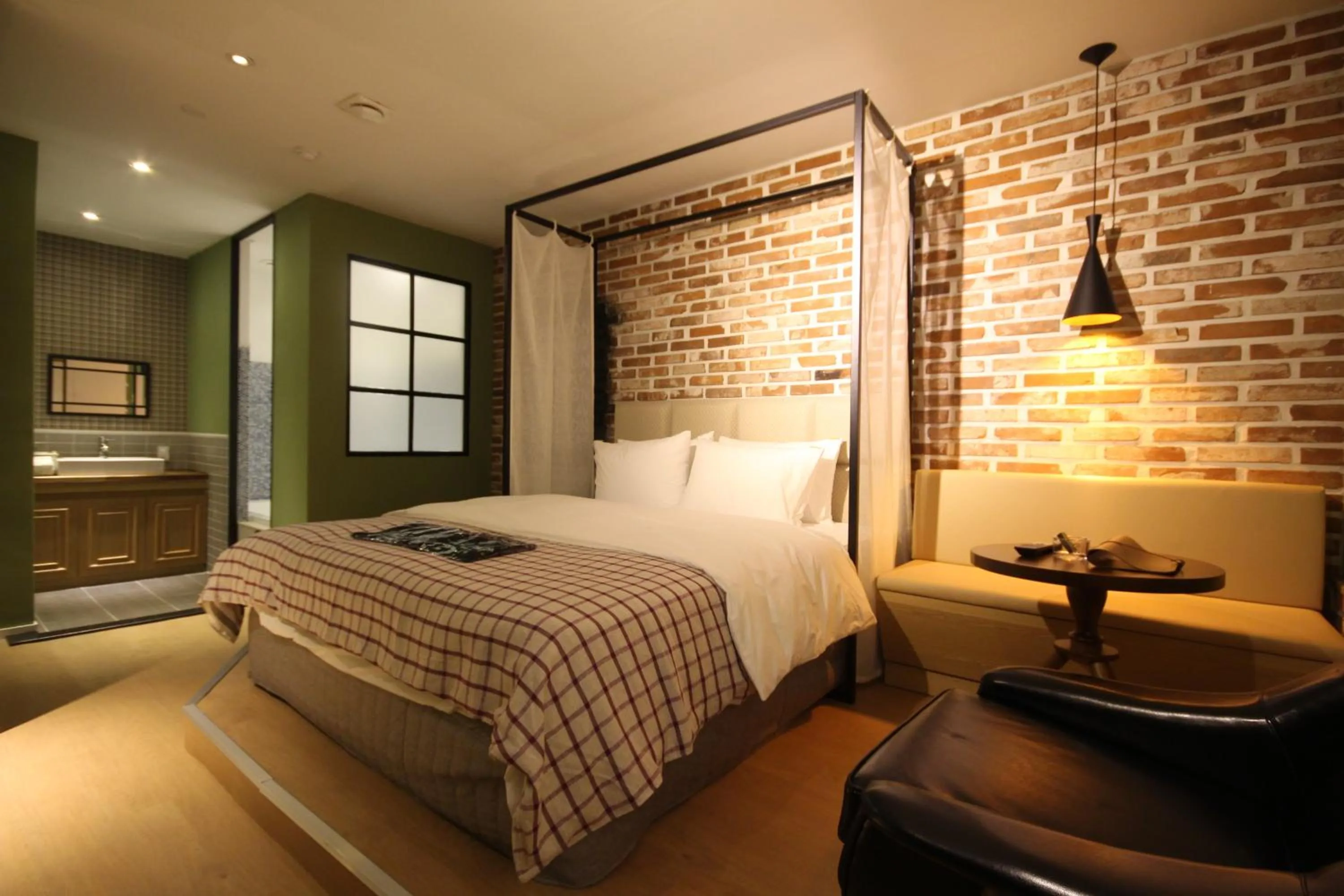 Photo of the whole room, Bed in Hotel 25 Seomyeon