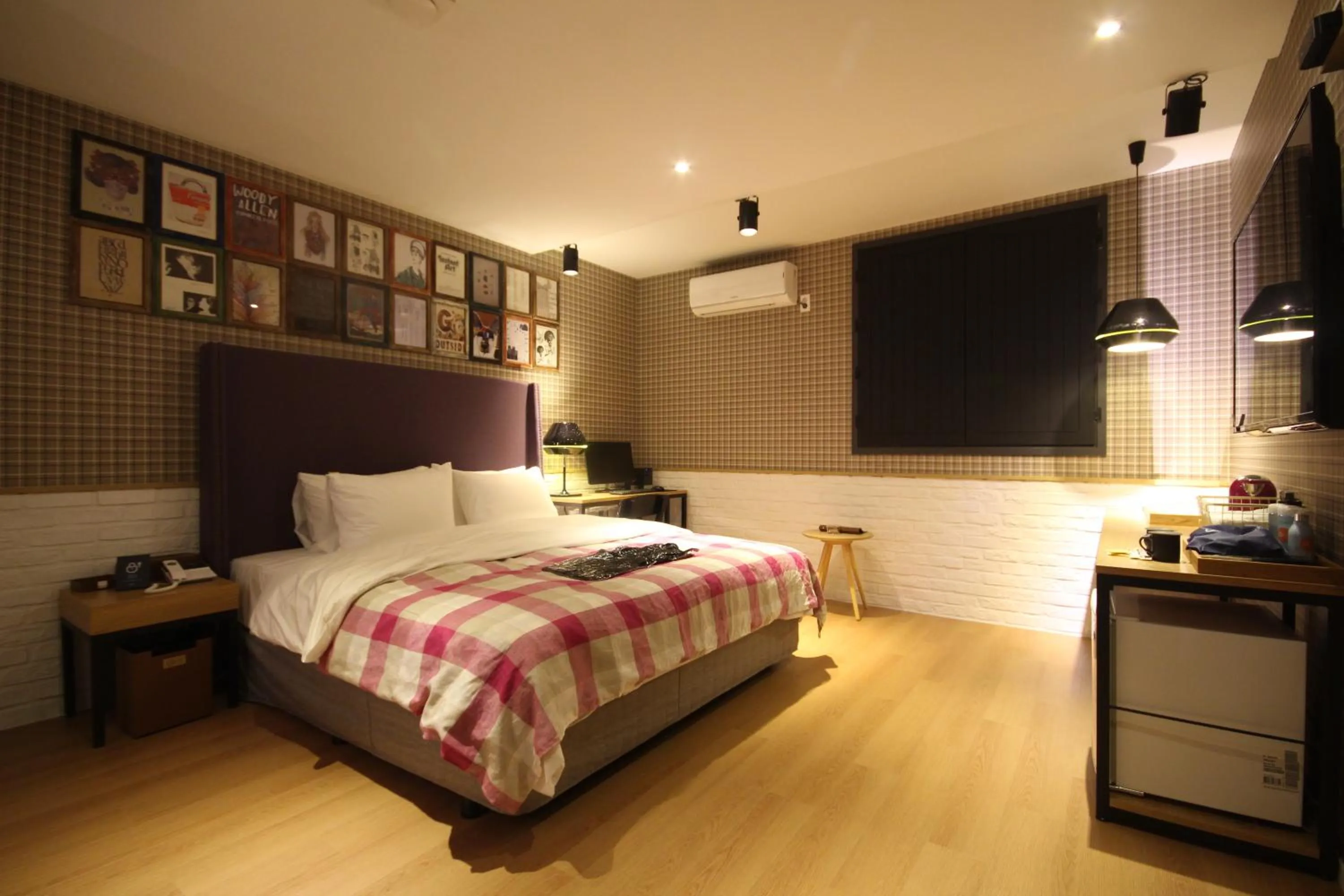 Photo of the whole room, Bed in Hotel 25 Seomyeon