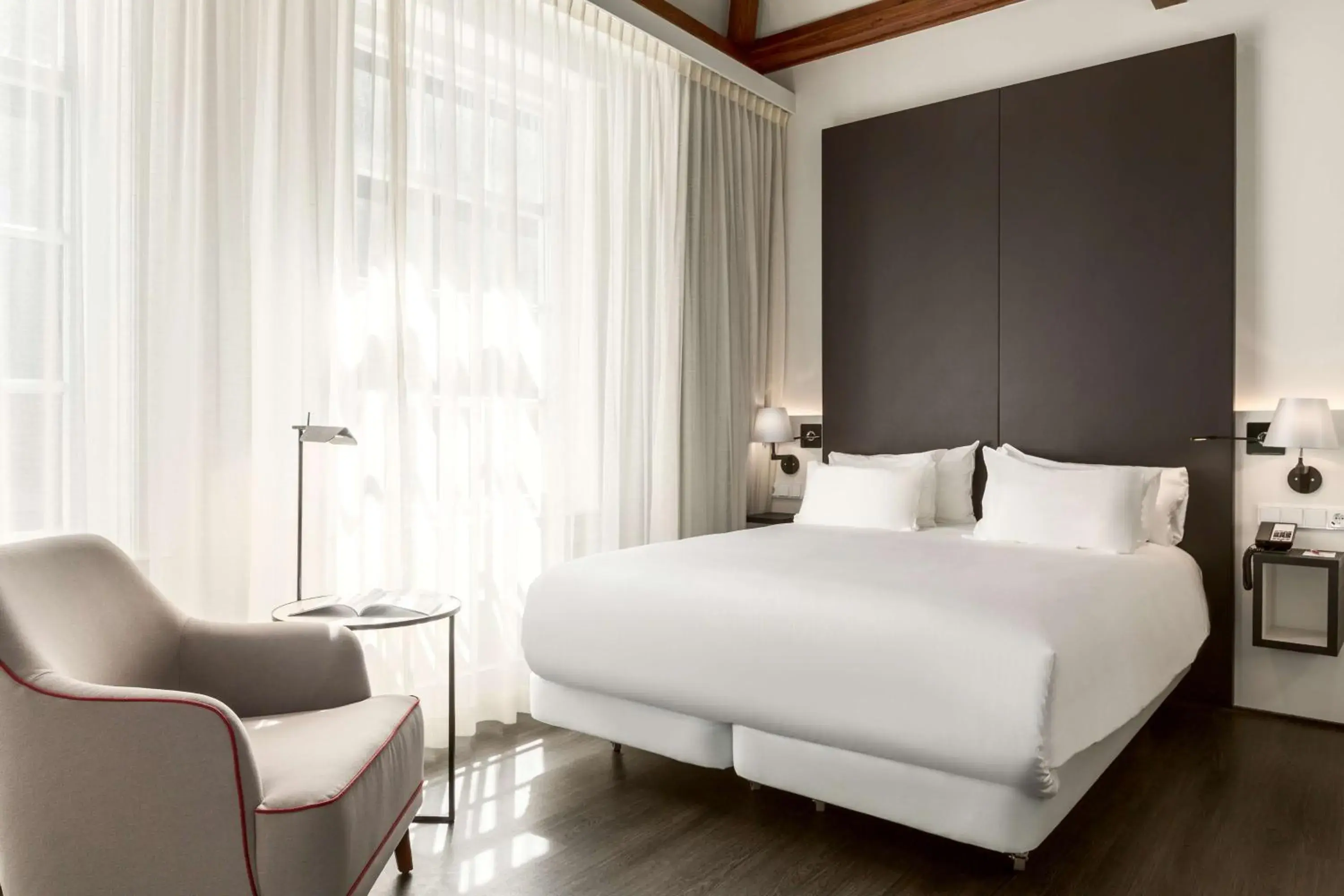 Premium Double or Twin Room with View in NH Collection Amsterdam Barbizon Palace Premium Double or Twin Room with View in NH Collection Amsterdam Barbizon Palace