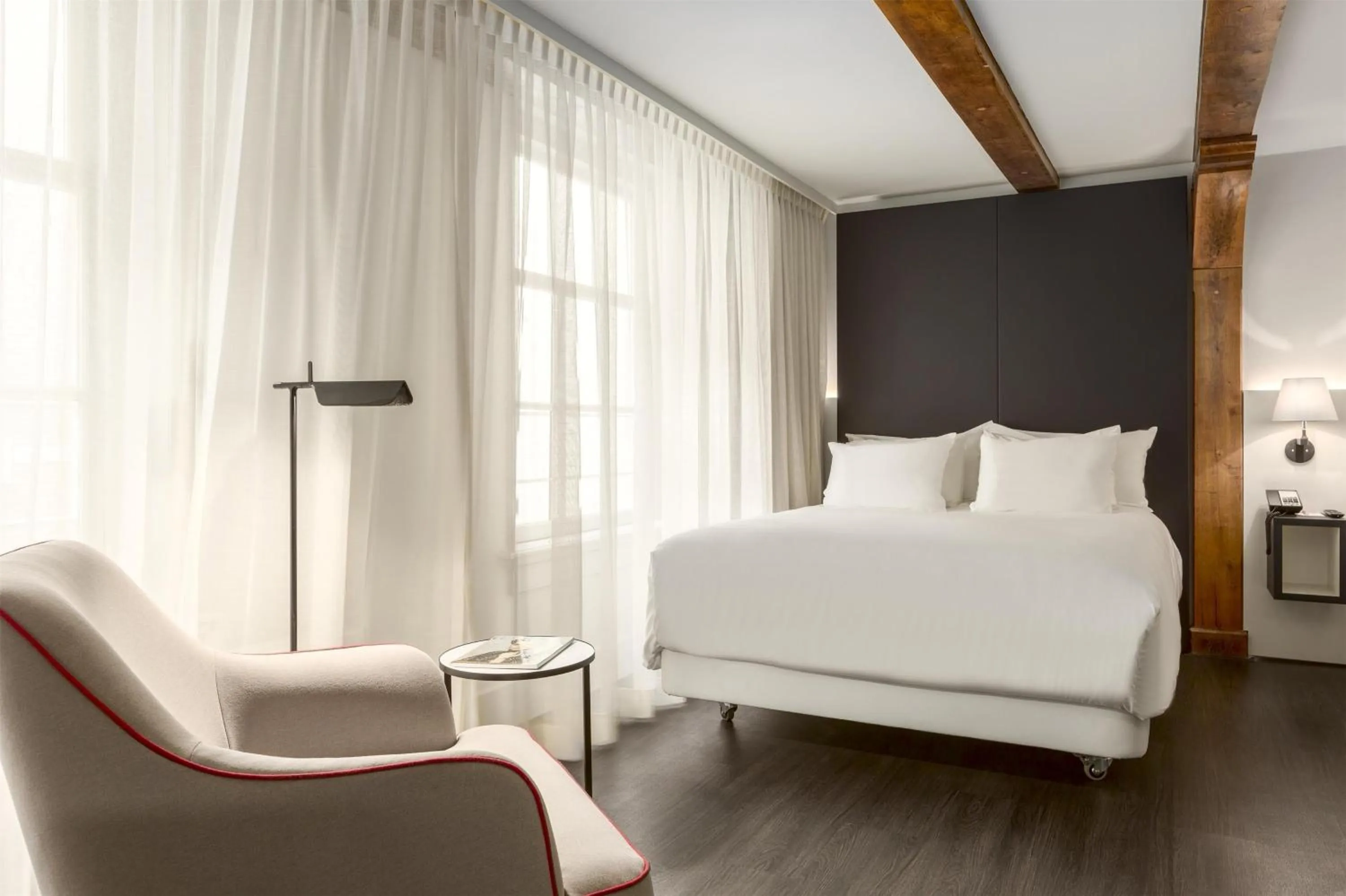 Bedroom, Bed in NH Collection Amsterdam Barbizon Palace