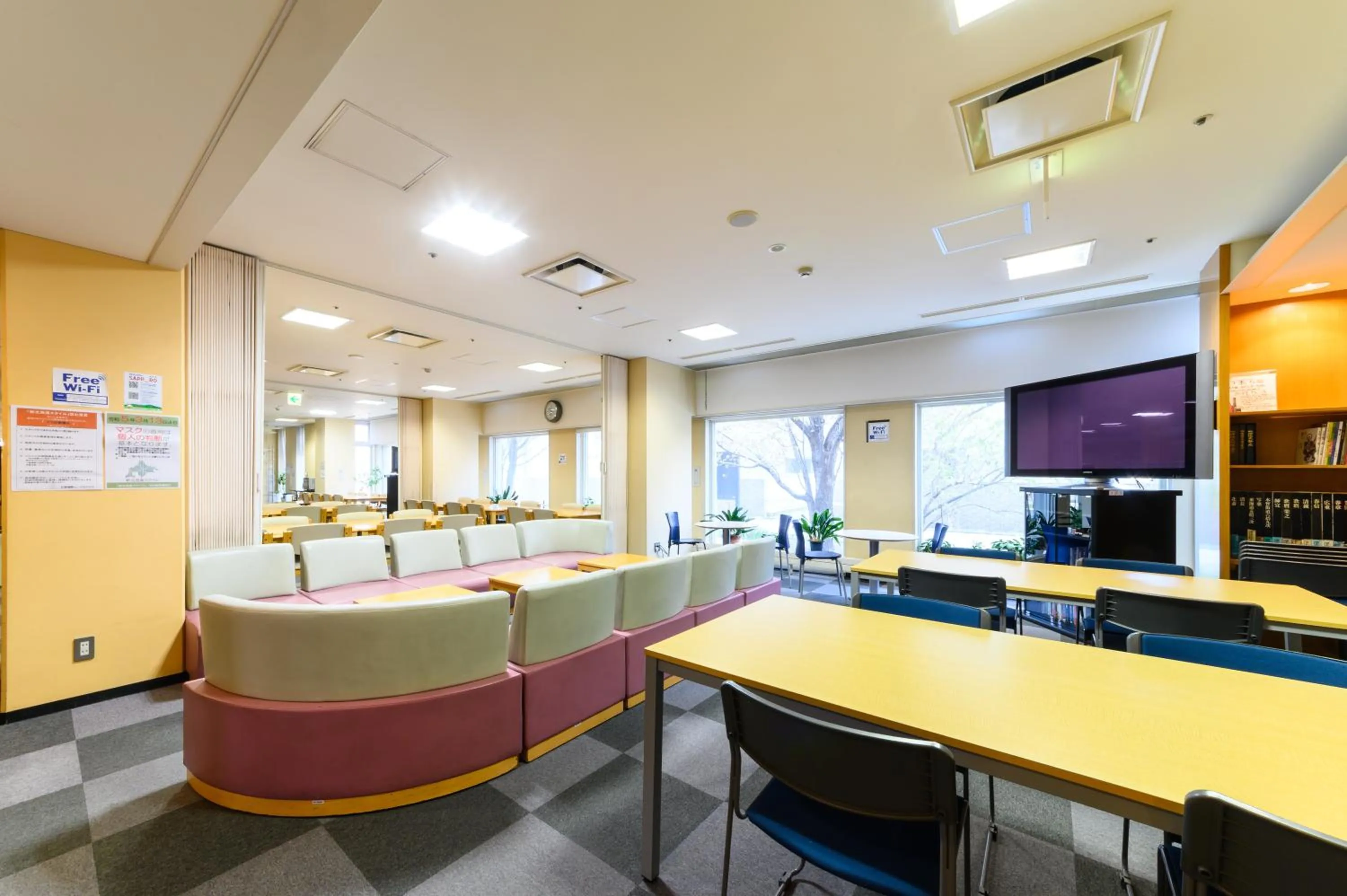 Communal lounge/ TV room in Sapporo International Youth Hostel
