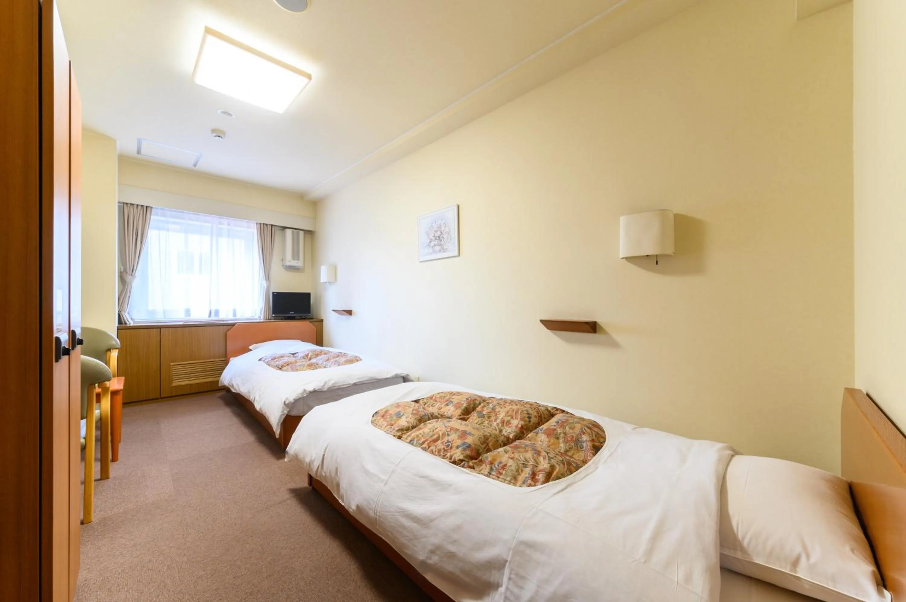 Photo of the whole room, Bed in Sapporo International Youth Hostel