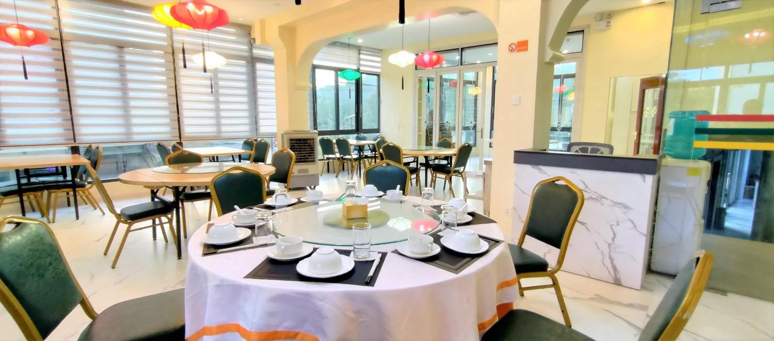 Restaurant/places to eat in Sky Garden Hotel