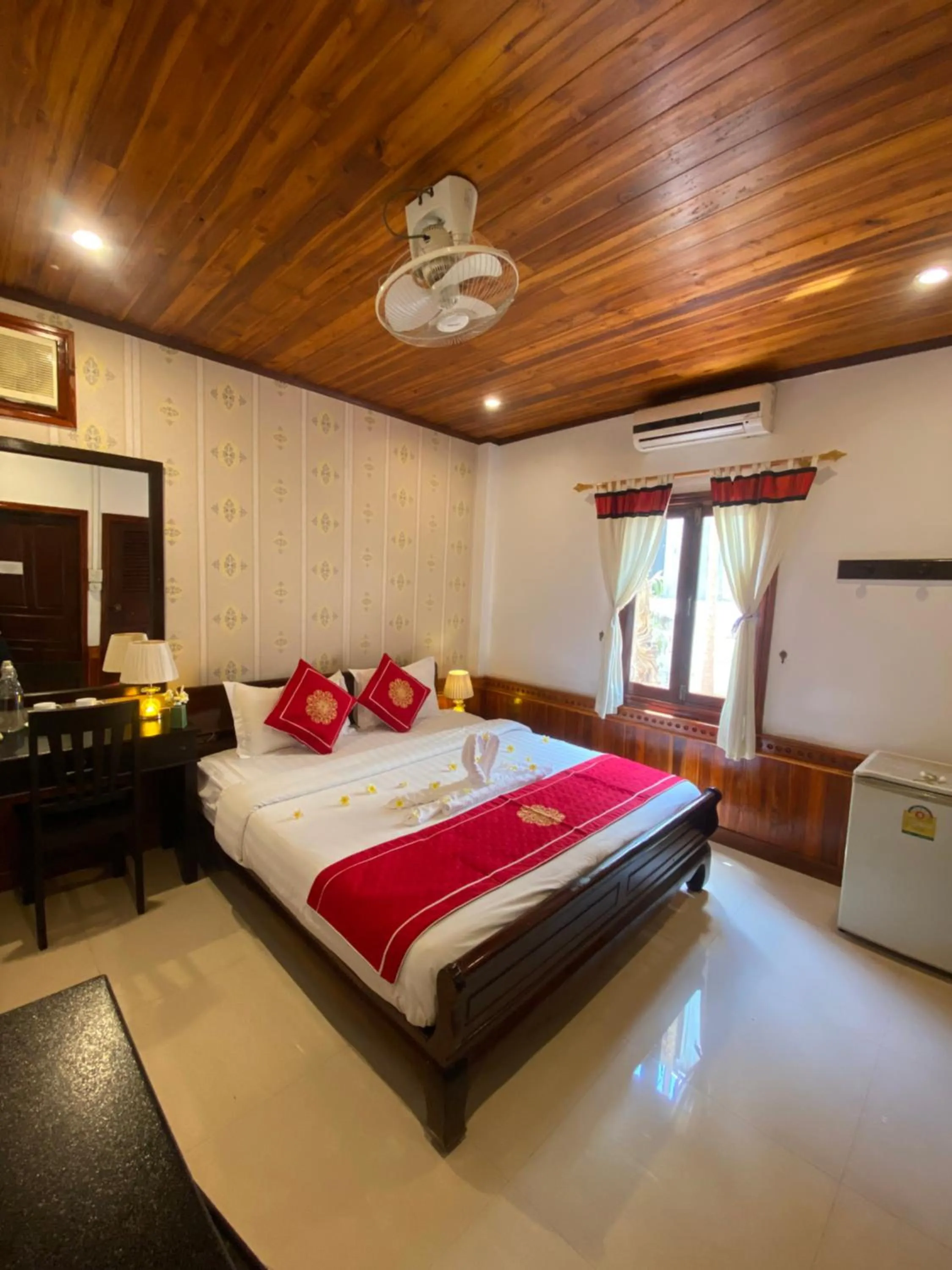 Photo of the whole room, Bed in Golden Lotus Boutique Hotel