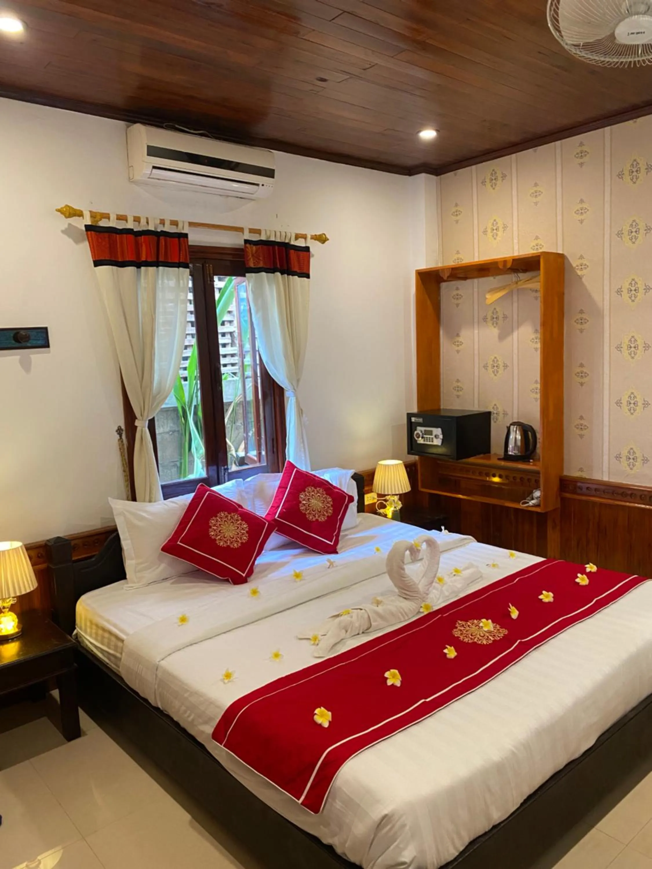 Bed in Golden Lotus Boutique Hotel