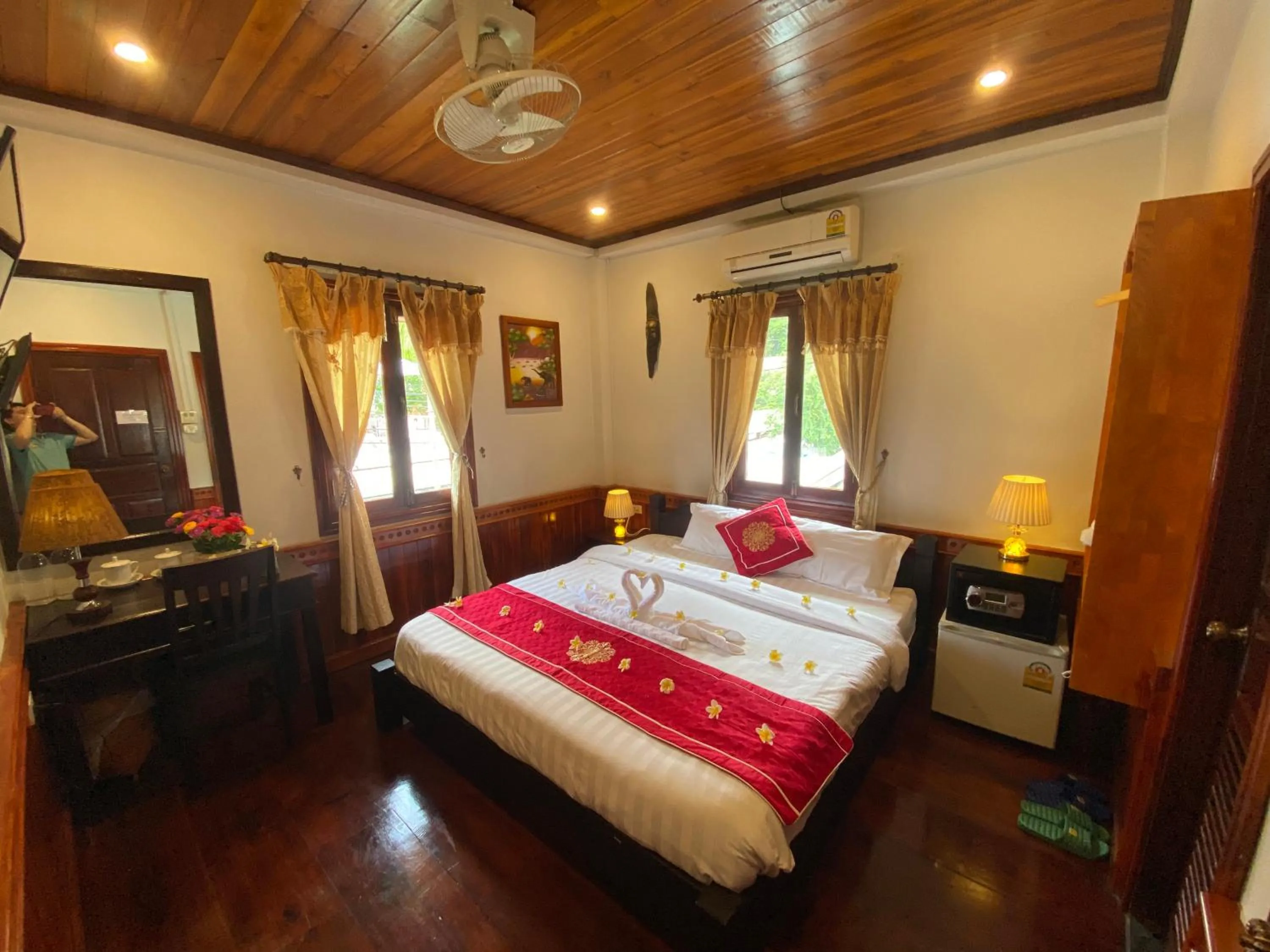 Photo of the whole room, Bed in Golden Lotus Boutique Hotel