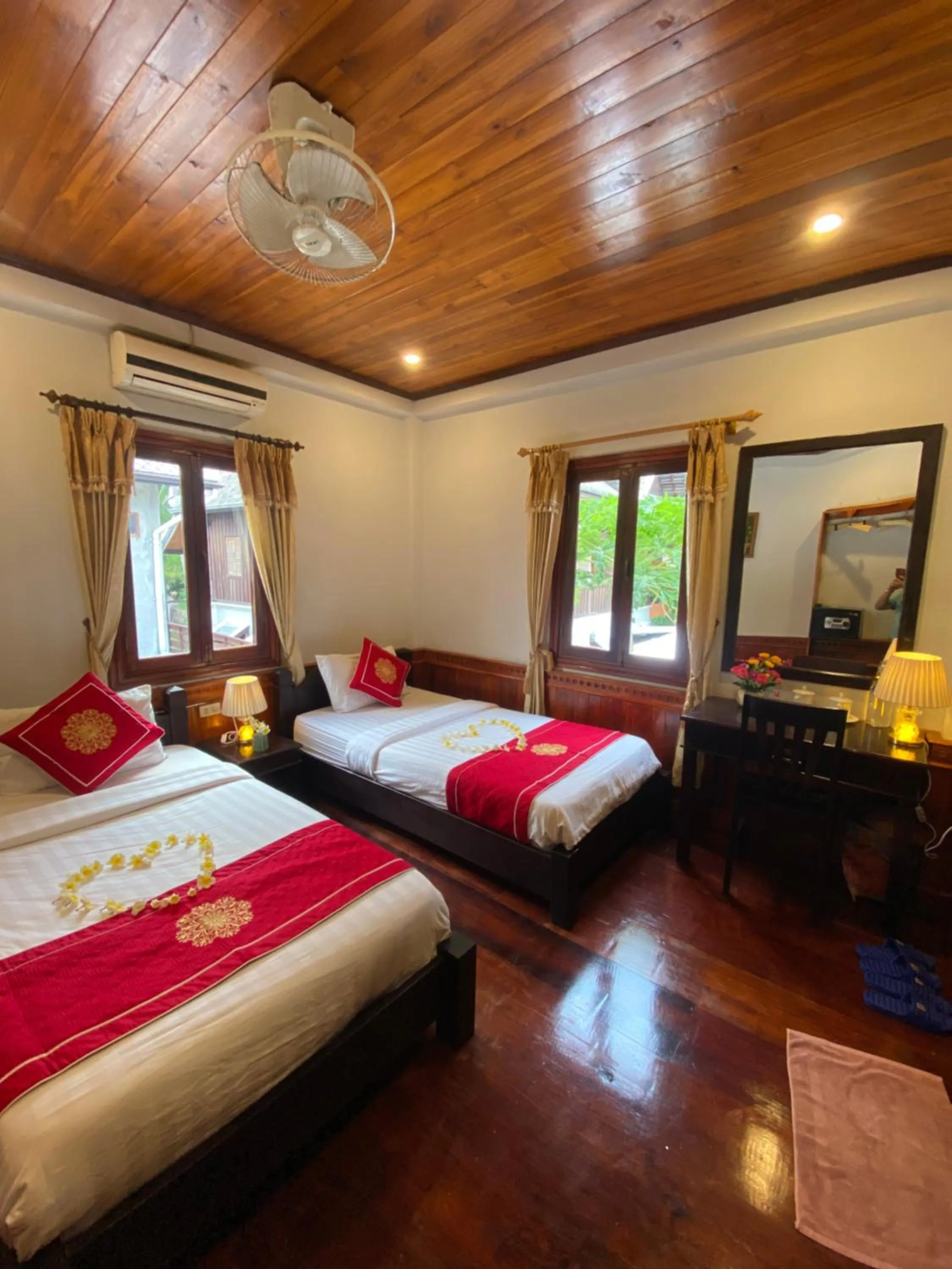 Photo of the whole room, Bed in Golden Lotus Boutique Hotel