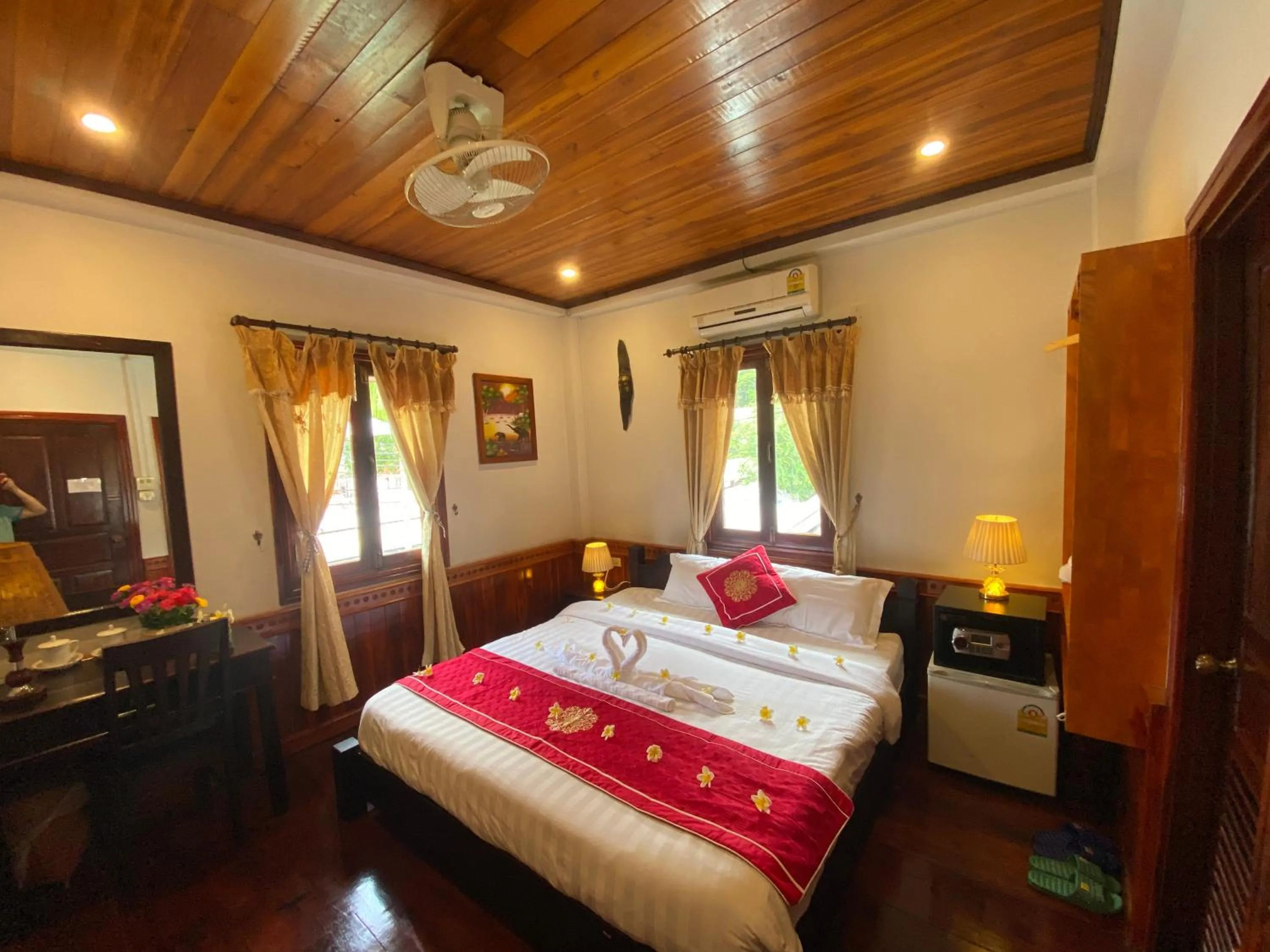 Bedroom, Bed in Golden Lotus Boutique Hotel