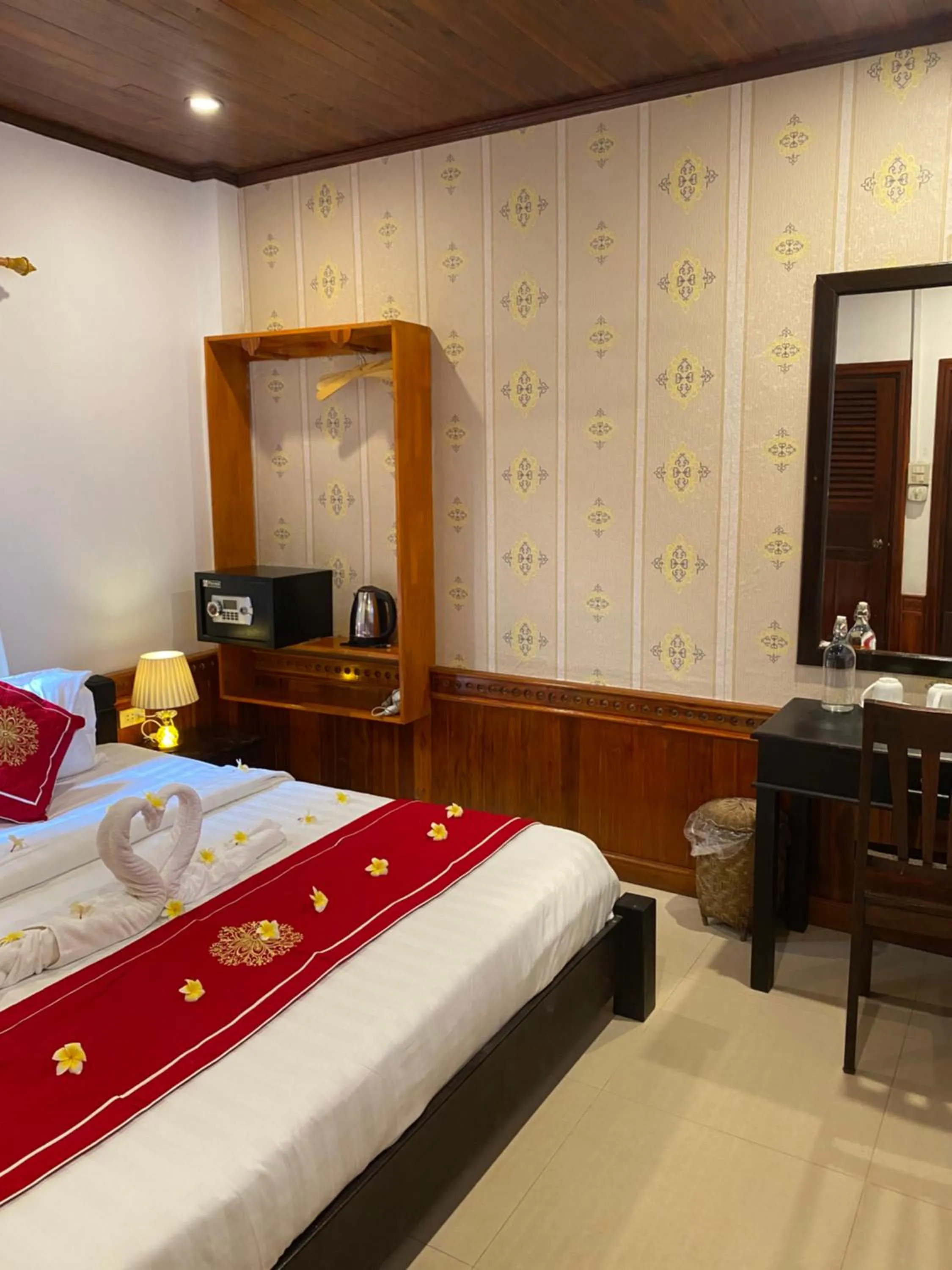 Photo of the whole room, Bed in Golden Lotus Boutique Hotel
