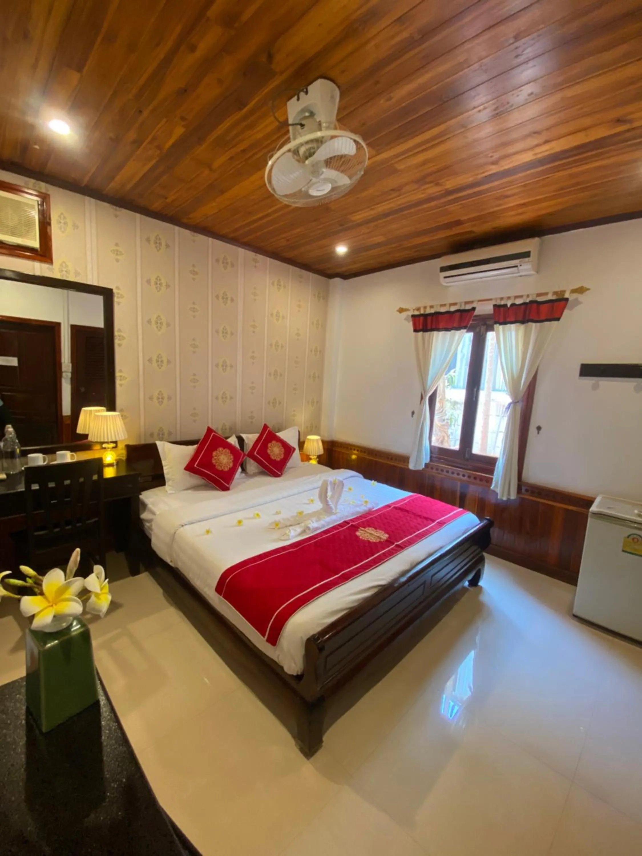 Photo of the whole room, Bed in Golden Lotus Boutique Hotel