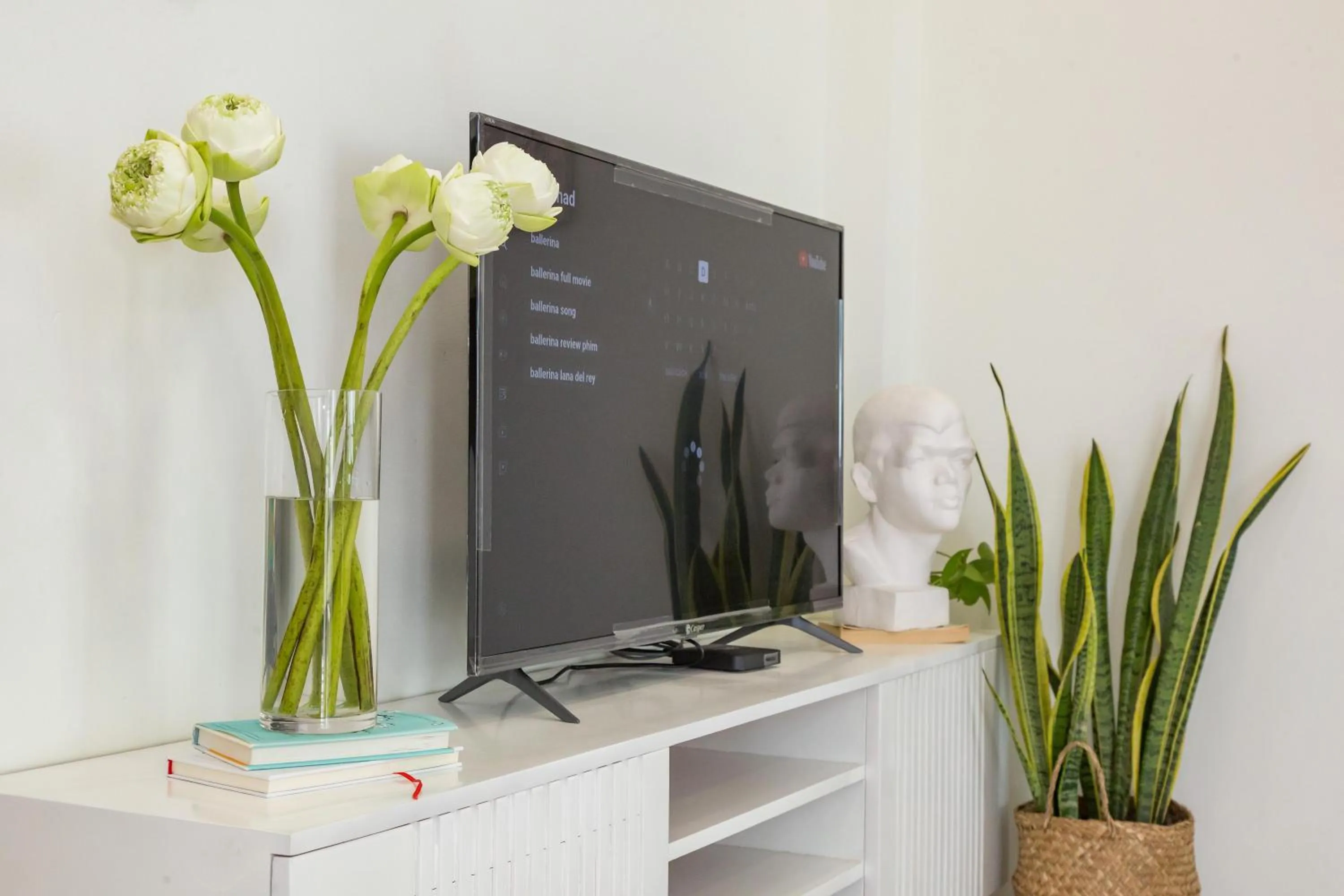 hair dresser in Central Westlake Residence 2 - By Pegasy Group