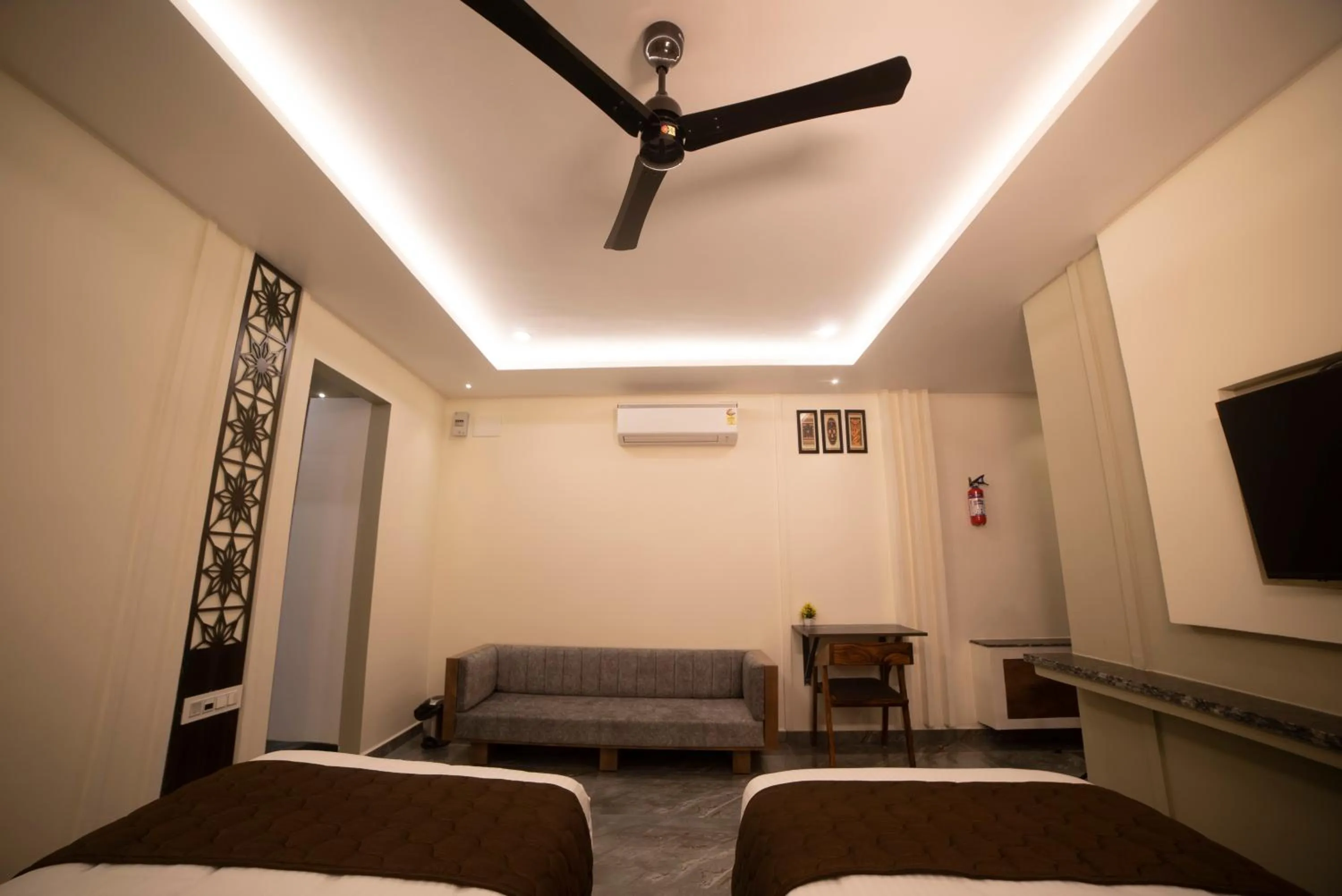 MURALI KRISHNA APART HOTEL