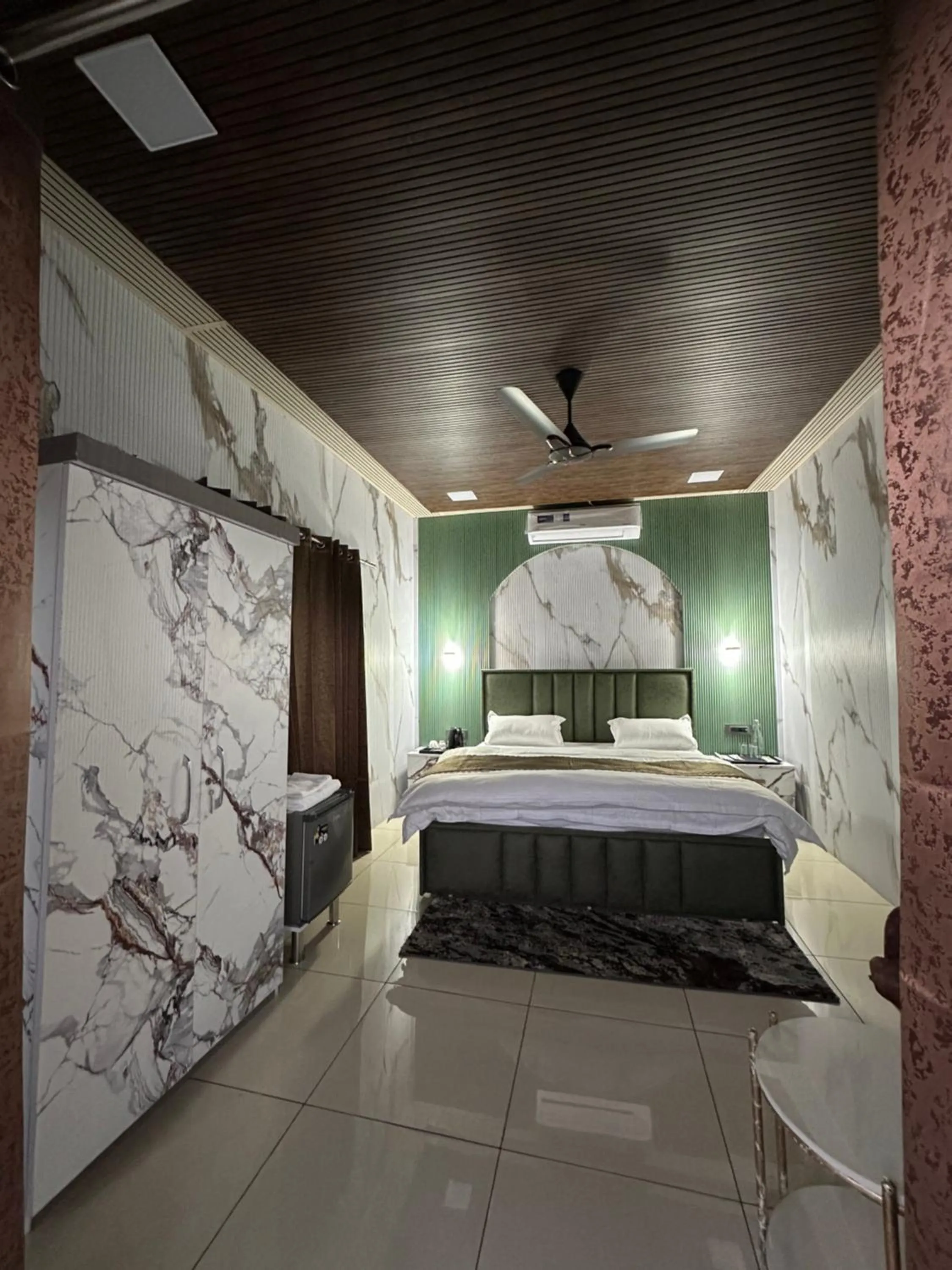 Bed in Hotel Maheshwari & Banquet Hall