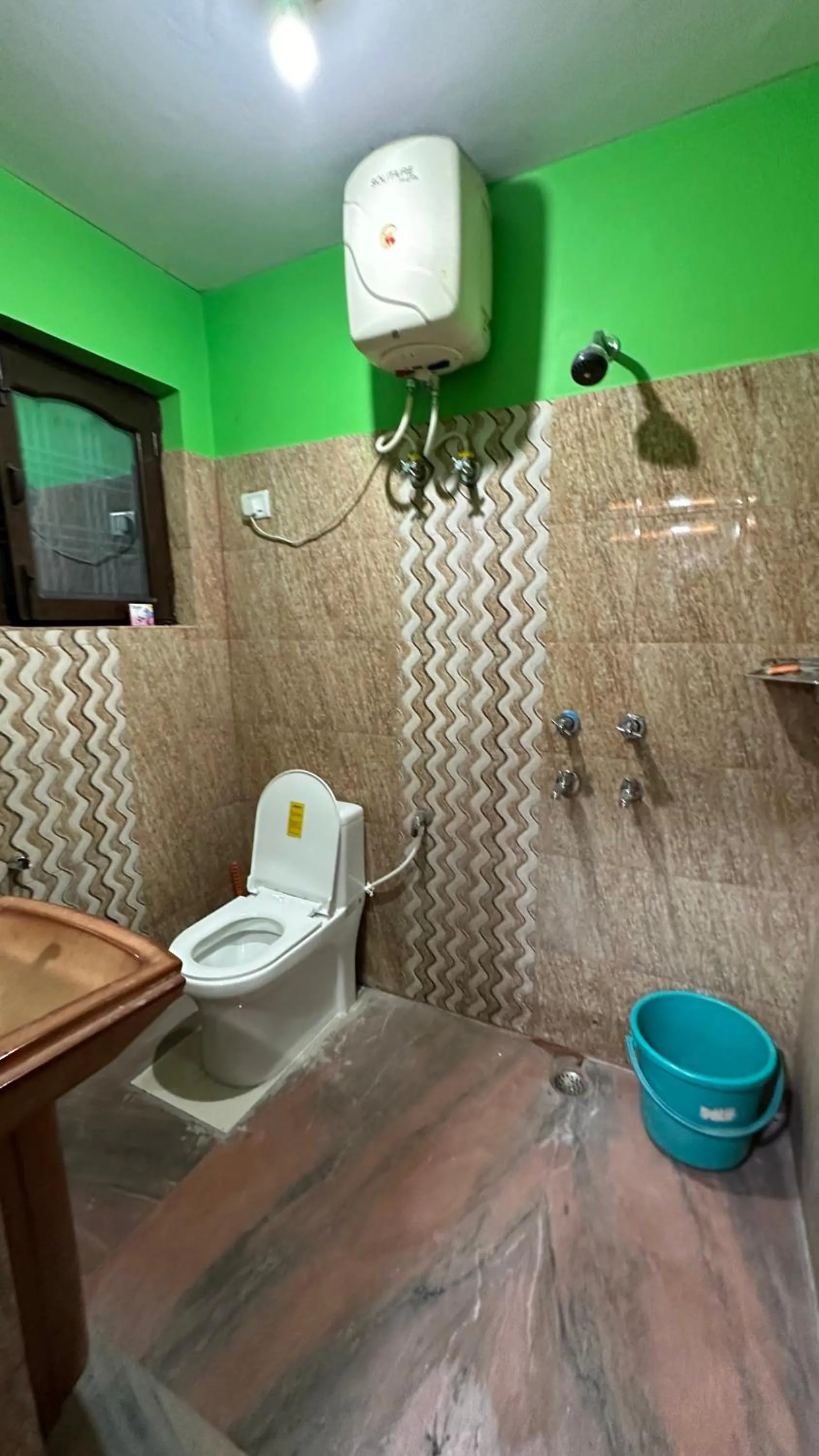 Shower in Hotel Maheshwari & Banquet Hall