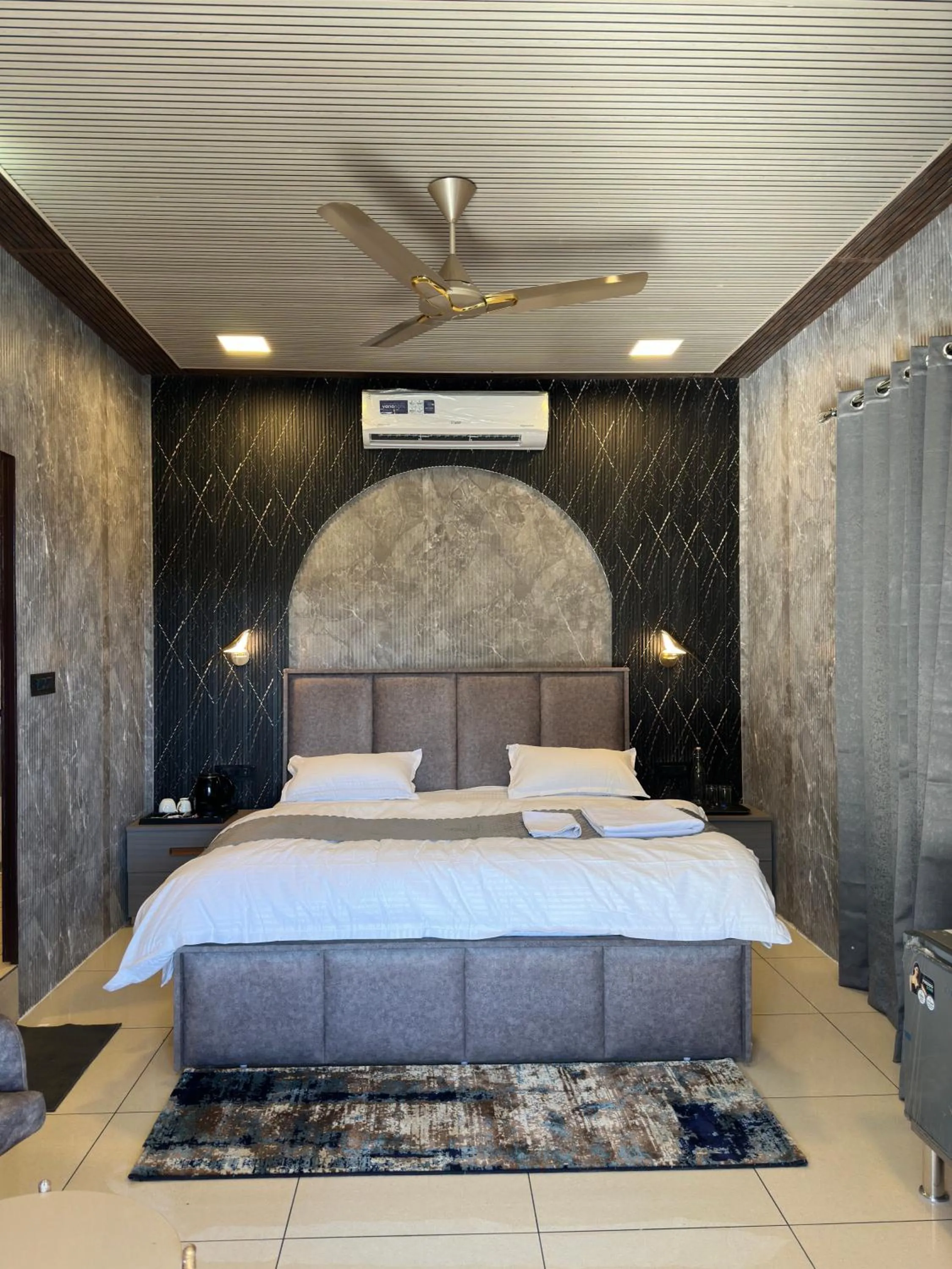 Bed in Hotel Maheshwari & Banquet Hall