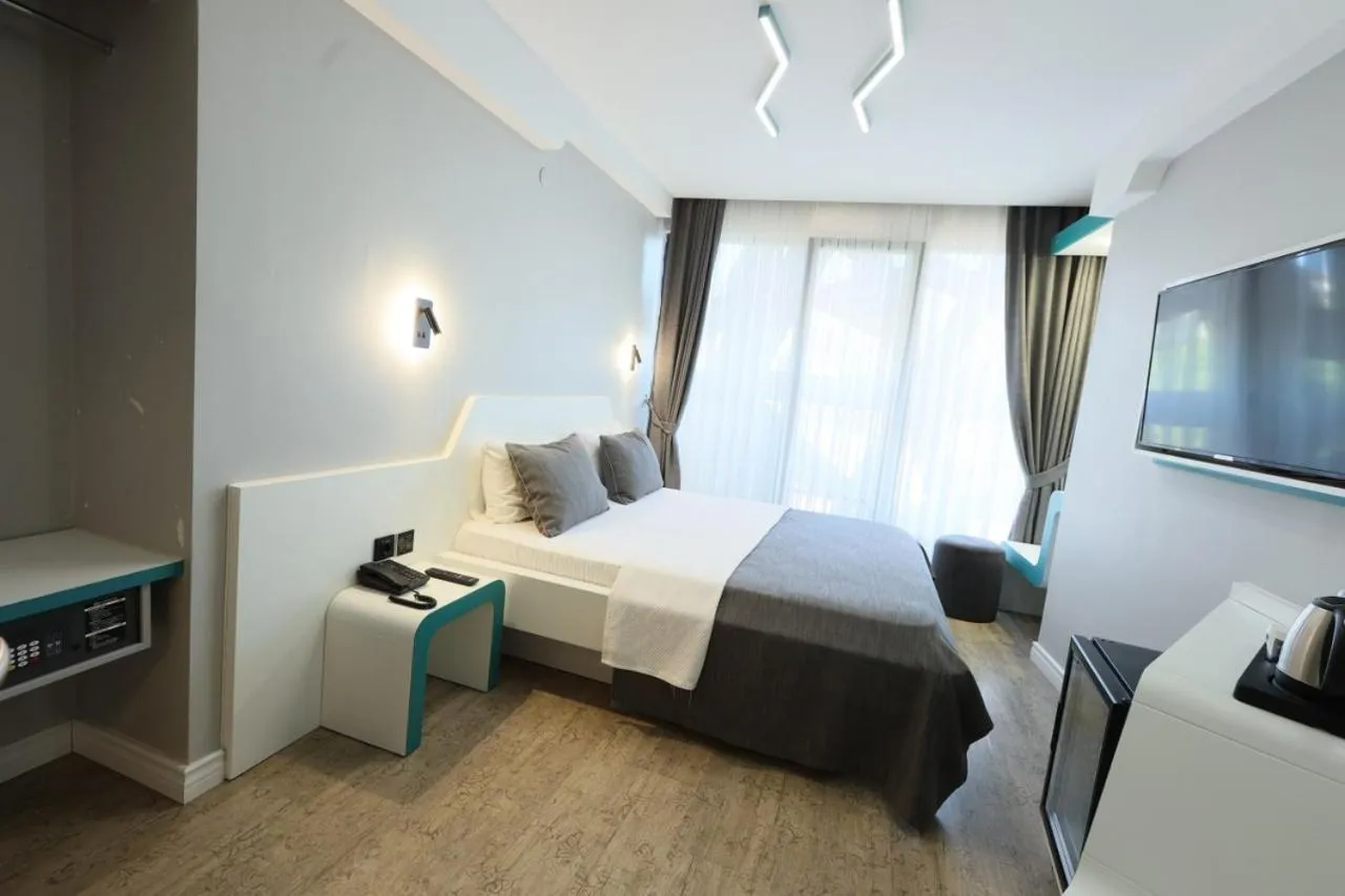 Photo of the whole room, Bed in Midis Otel