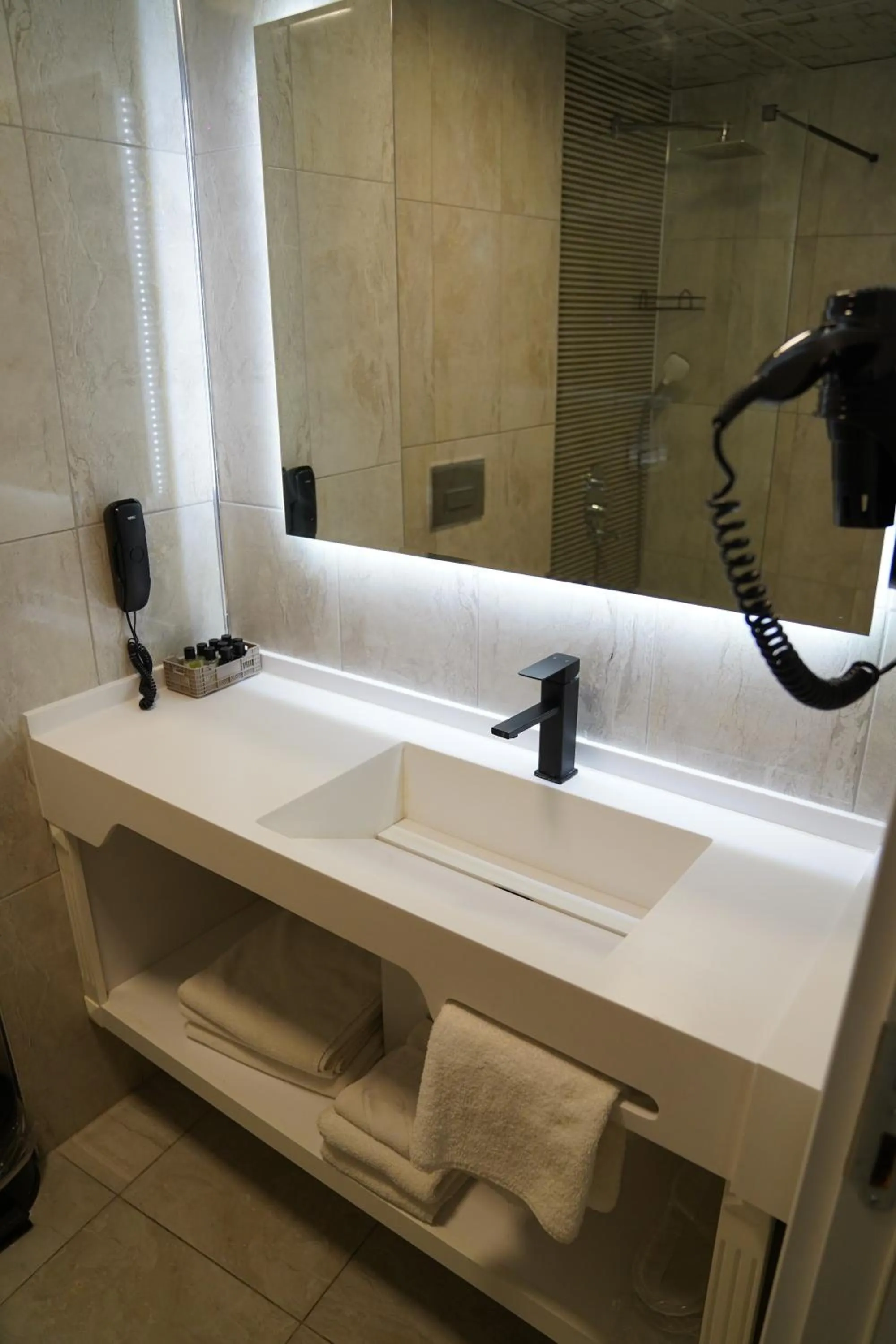 Bathroom in Midis Otel