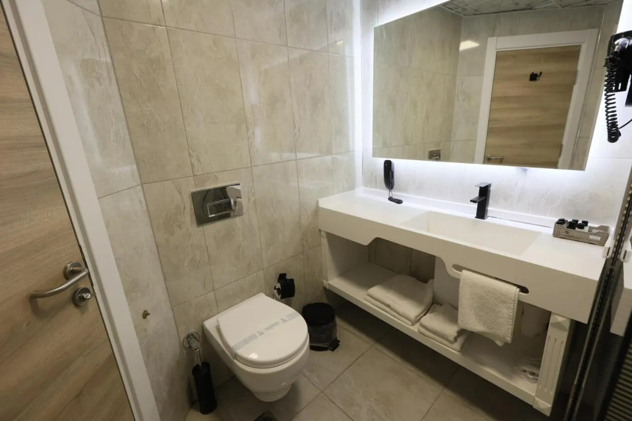 Toilet in Midis Otel