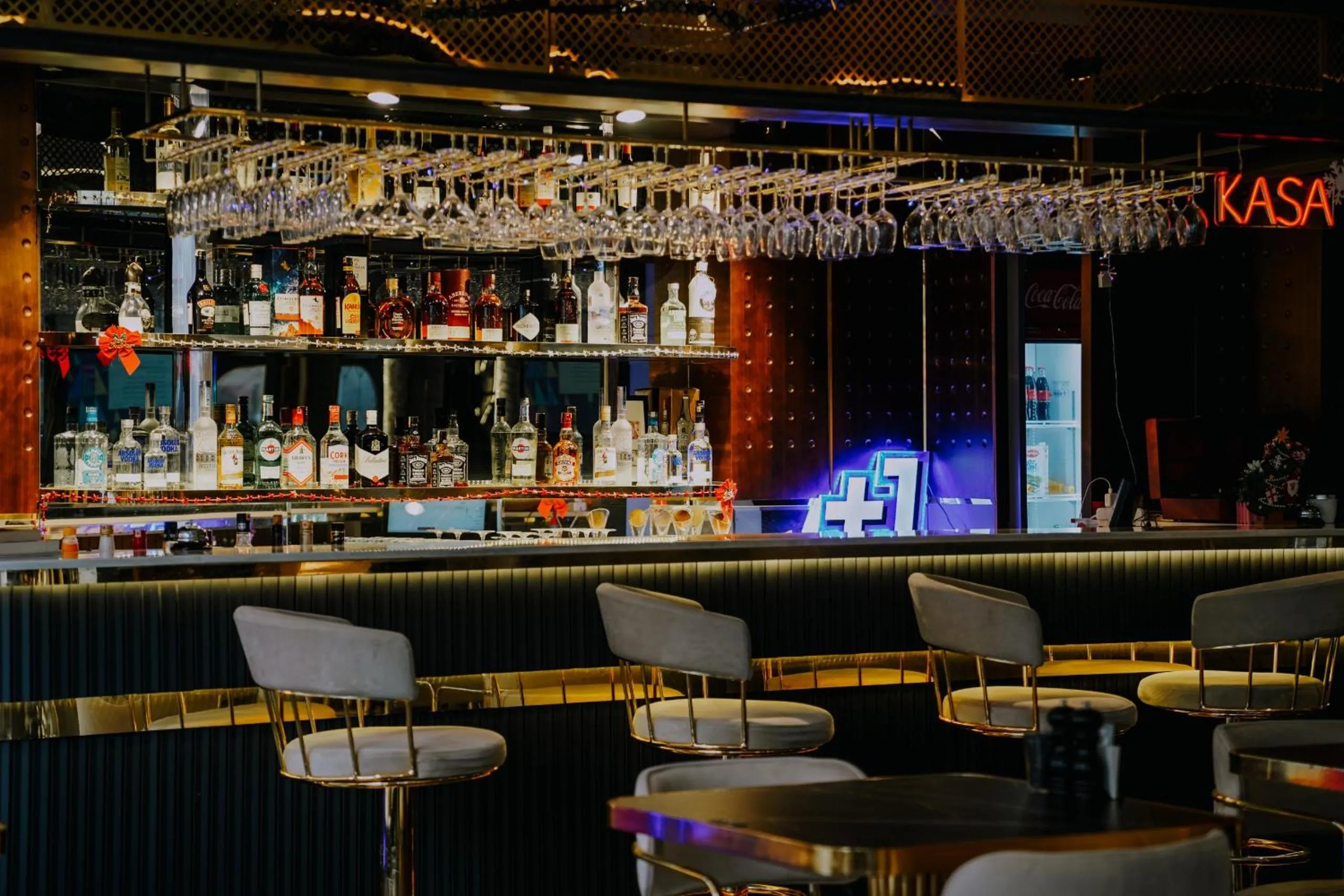 Restaurant/places to eat in Midis Otel