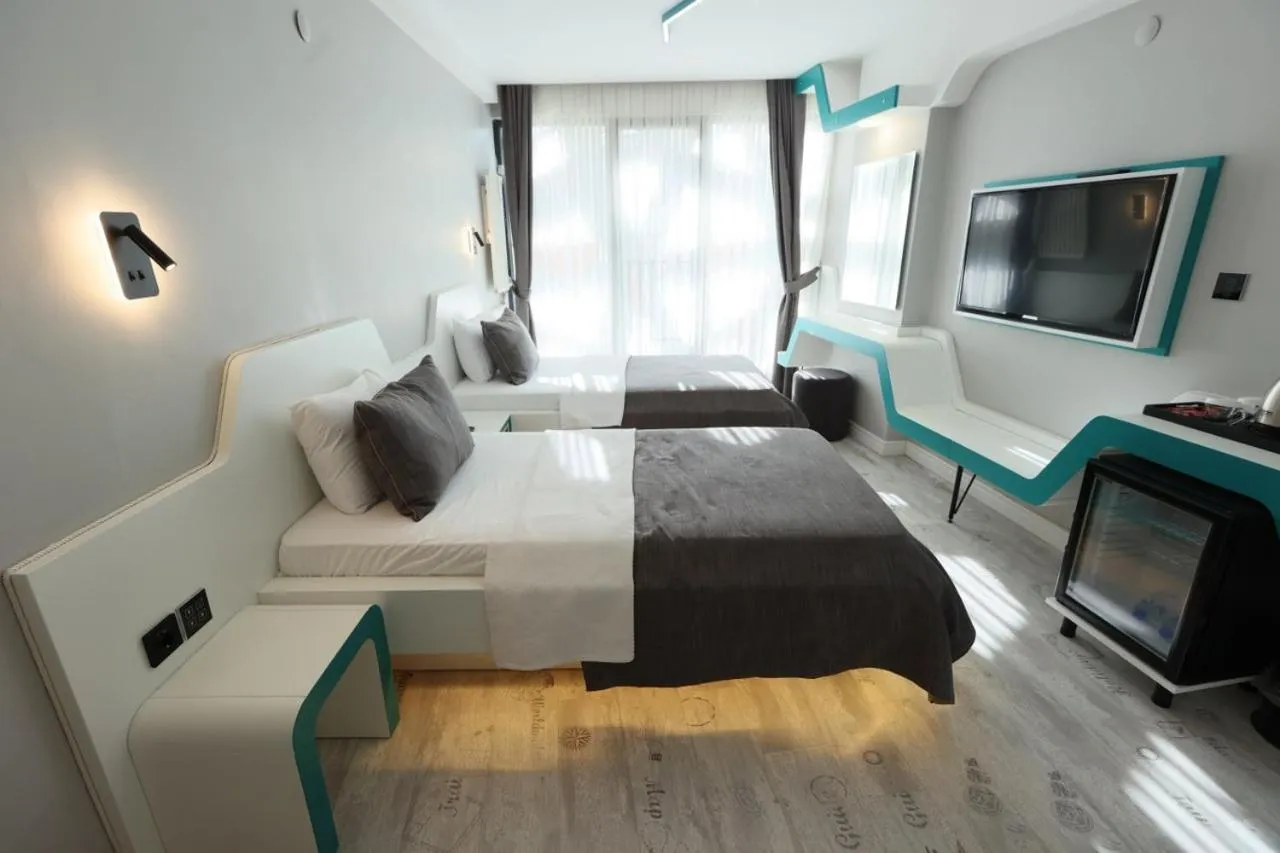 Photo of the whole room, Bed in Midis Otel