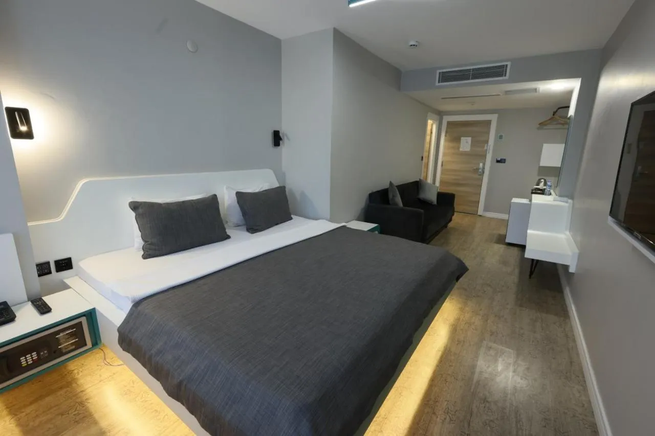 Photo of the whole room, Bed in Midis Otel