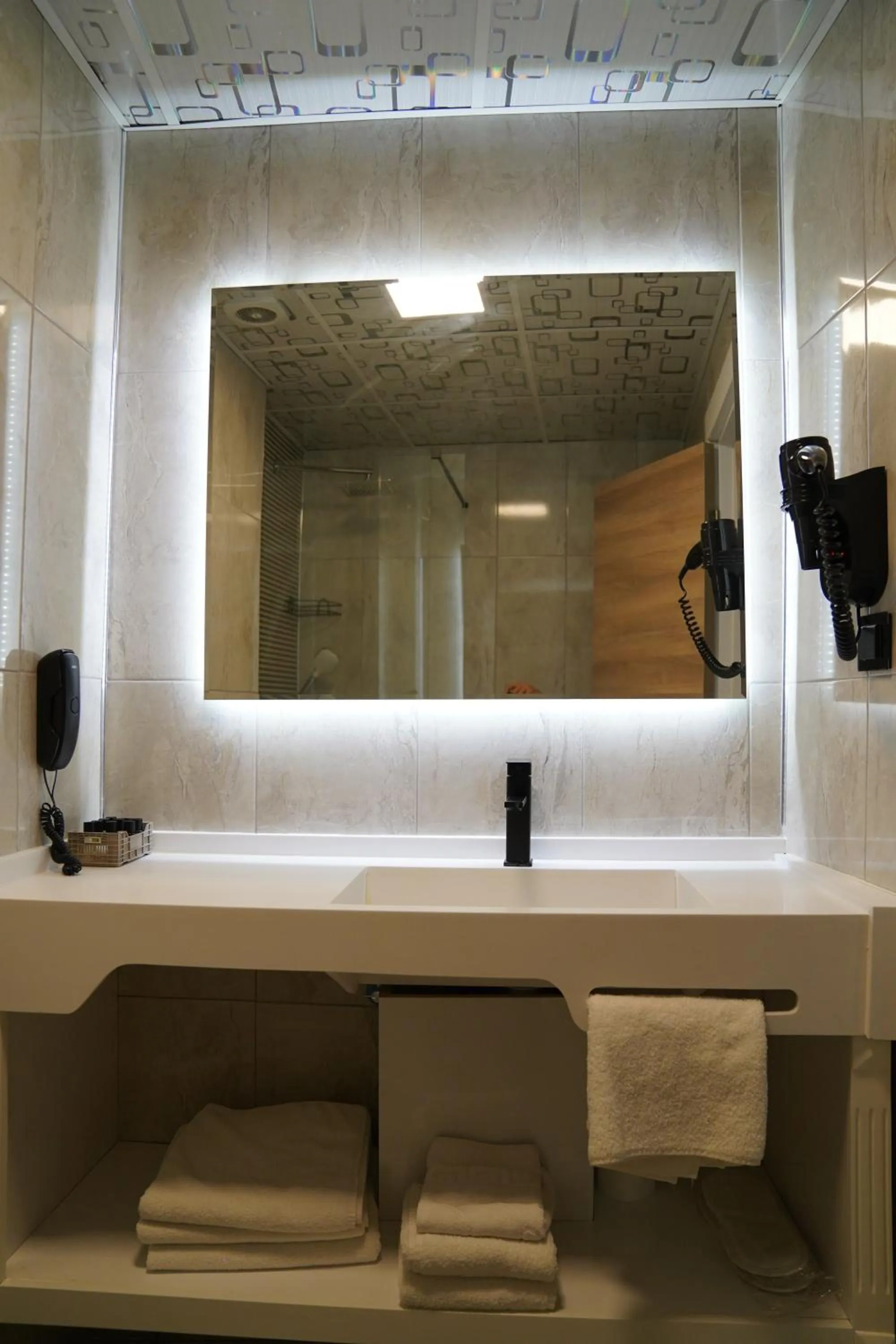 Bathroom in Midis Otel