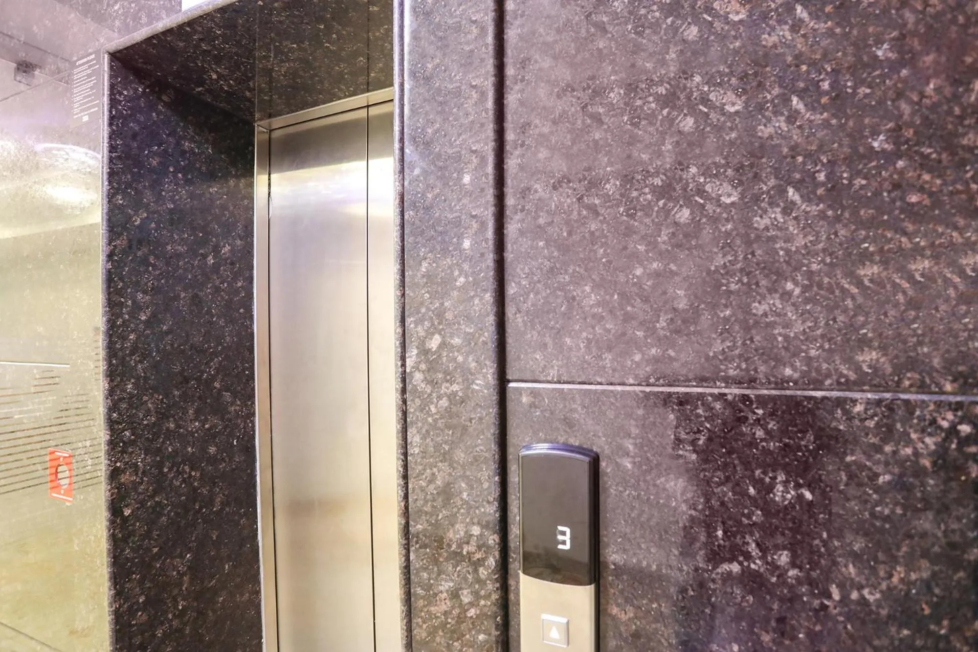 elevator in Via Aman Sara