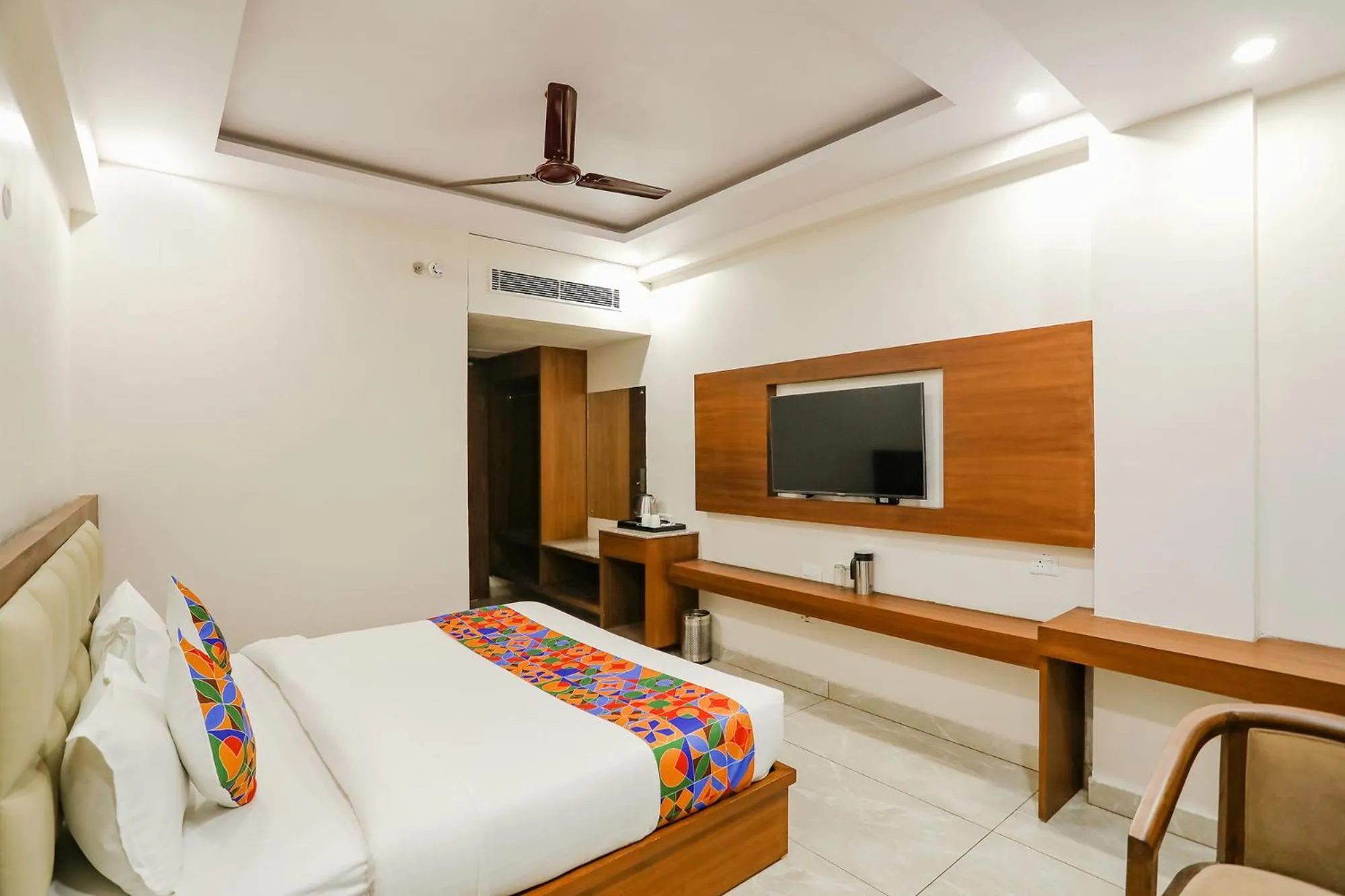 Communal lounge/ TV room, Bed in Via Aman Sara