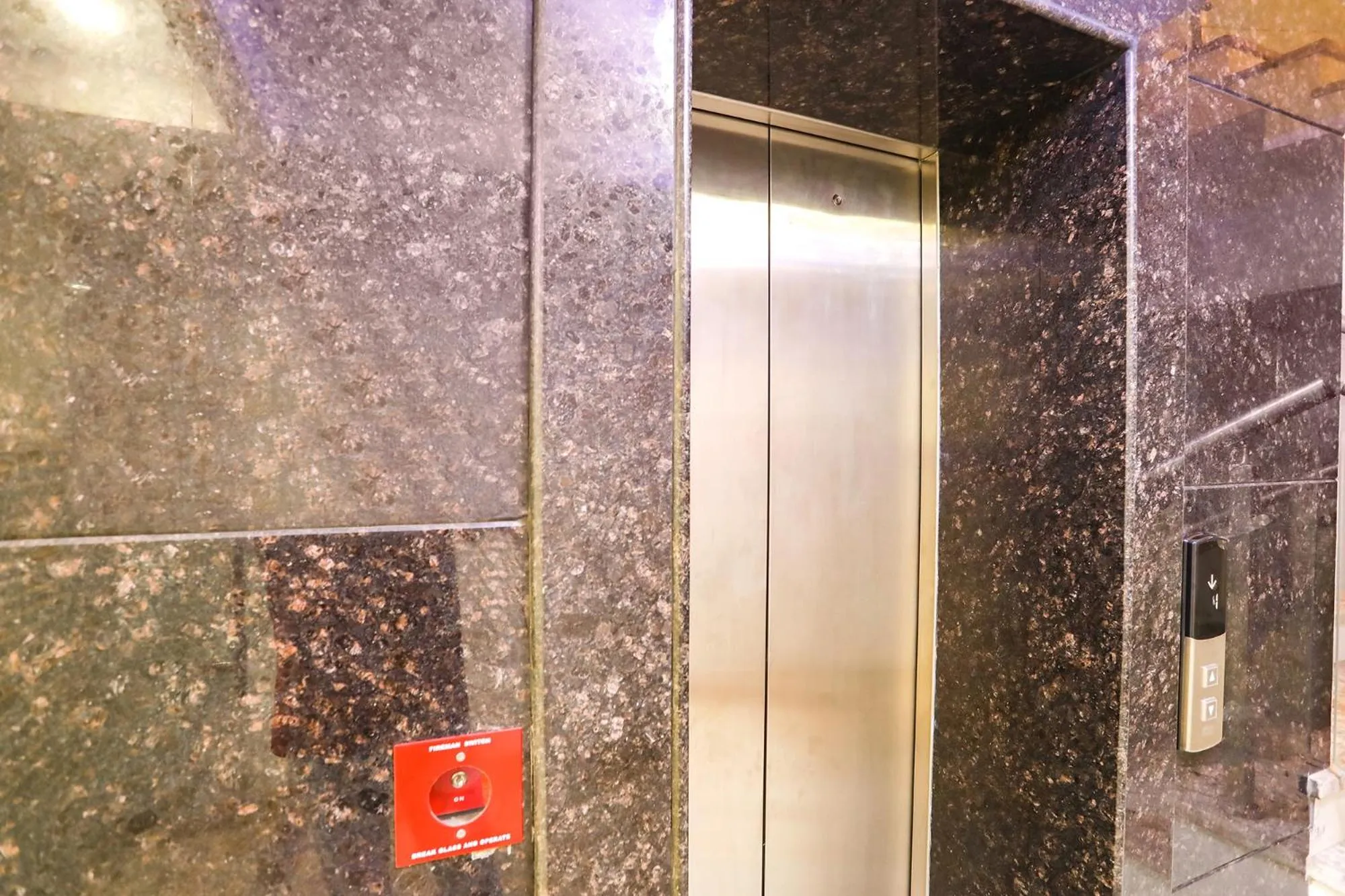 elevator in Via Aman Sara