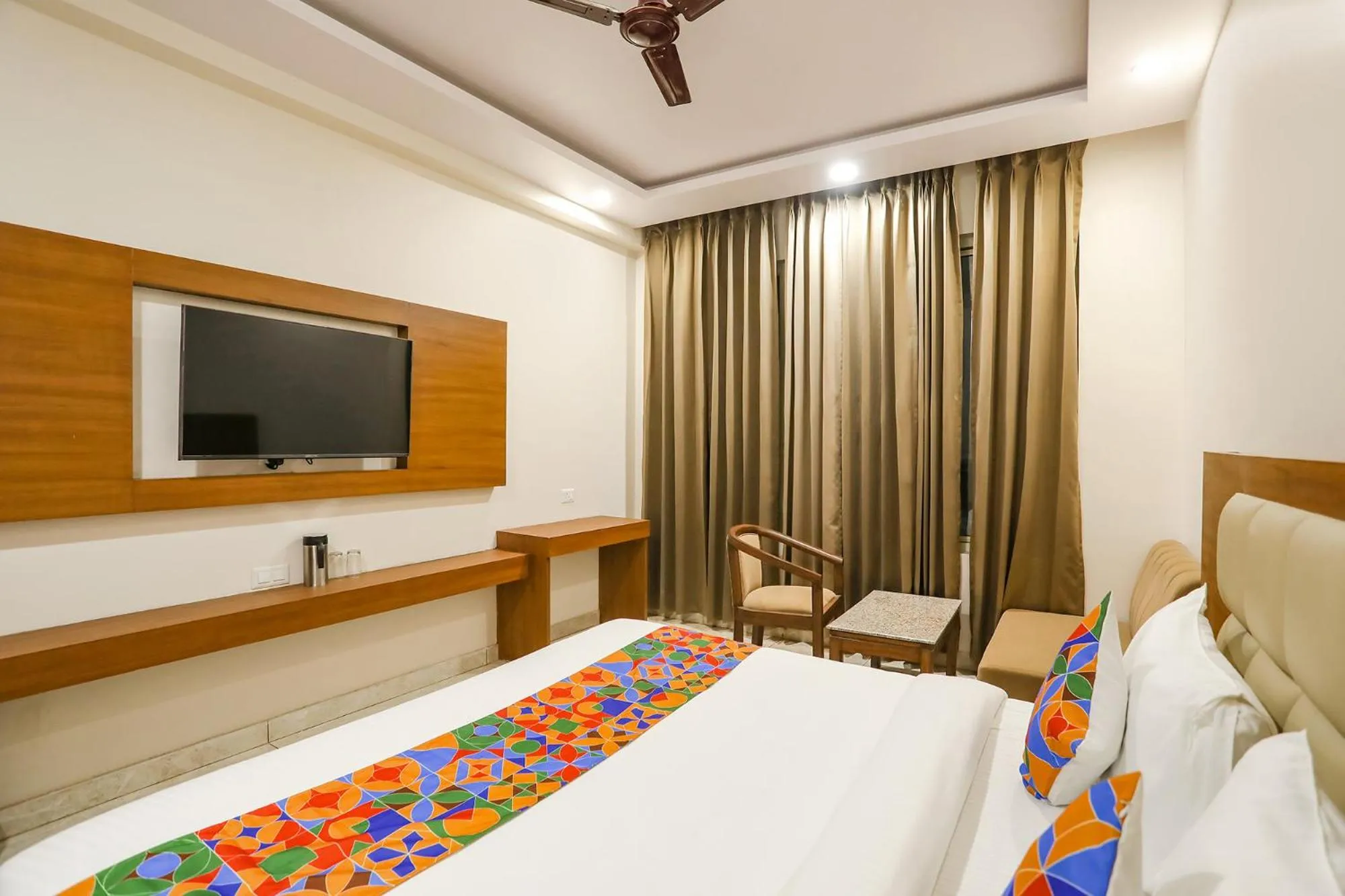 Communal lounge/ TV room, Bed in Via Aman Sara