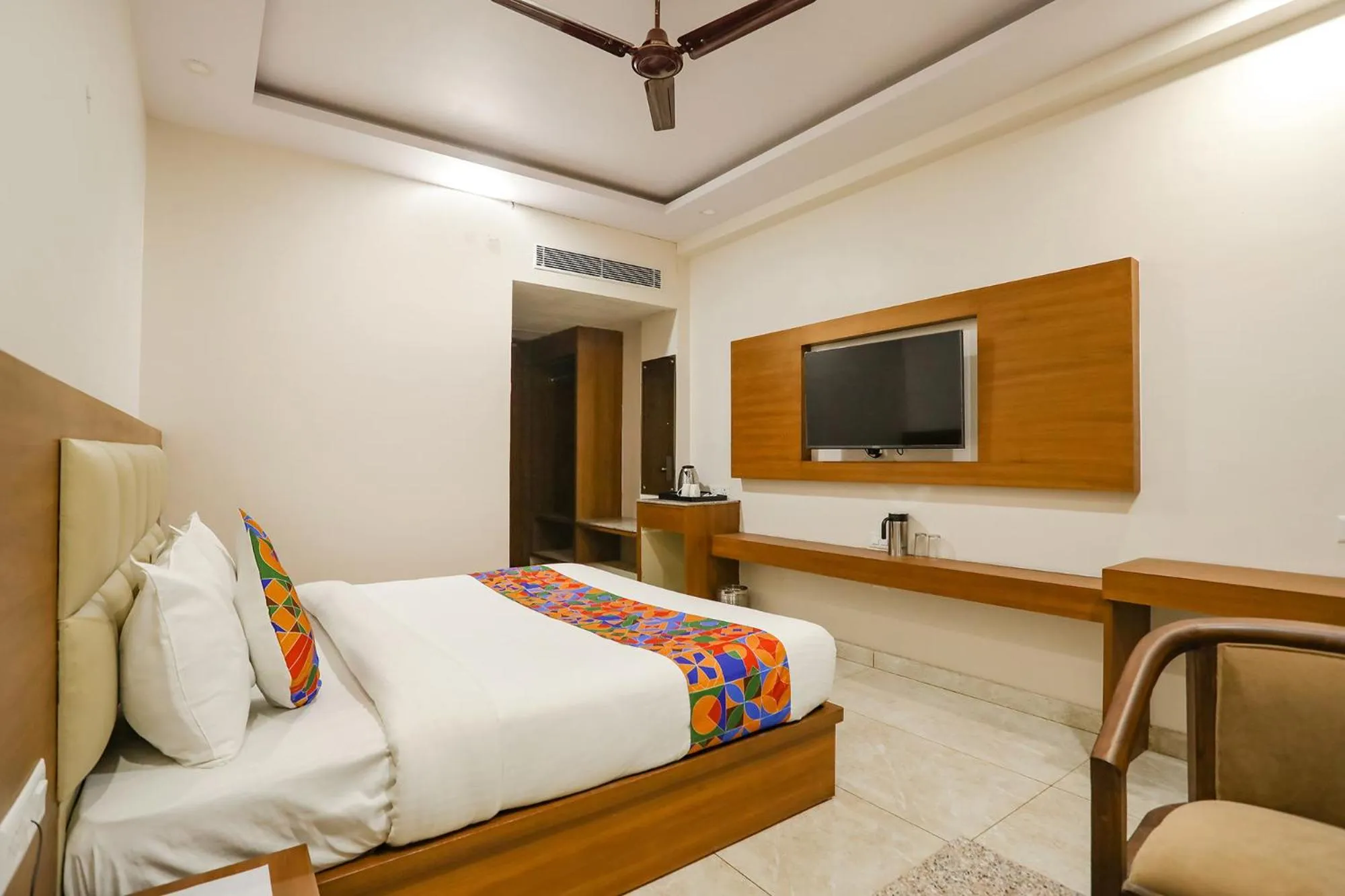 Communal lounge/ TV room, Bed in Via Aman Sara