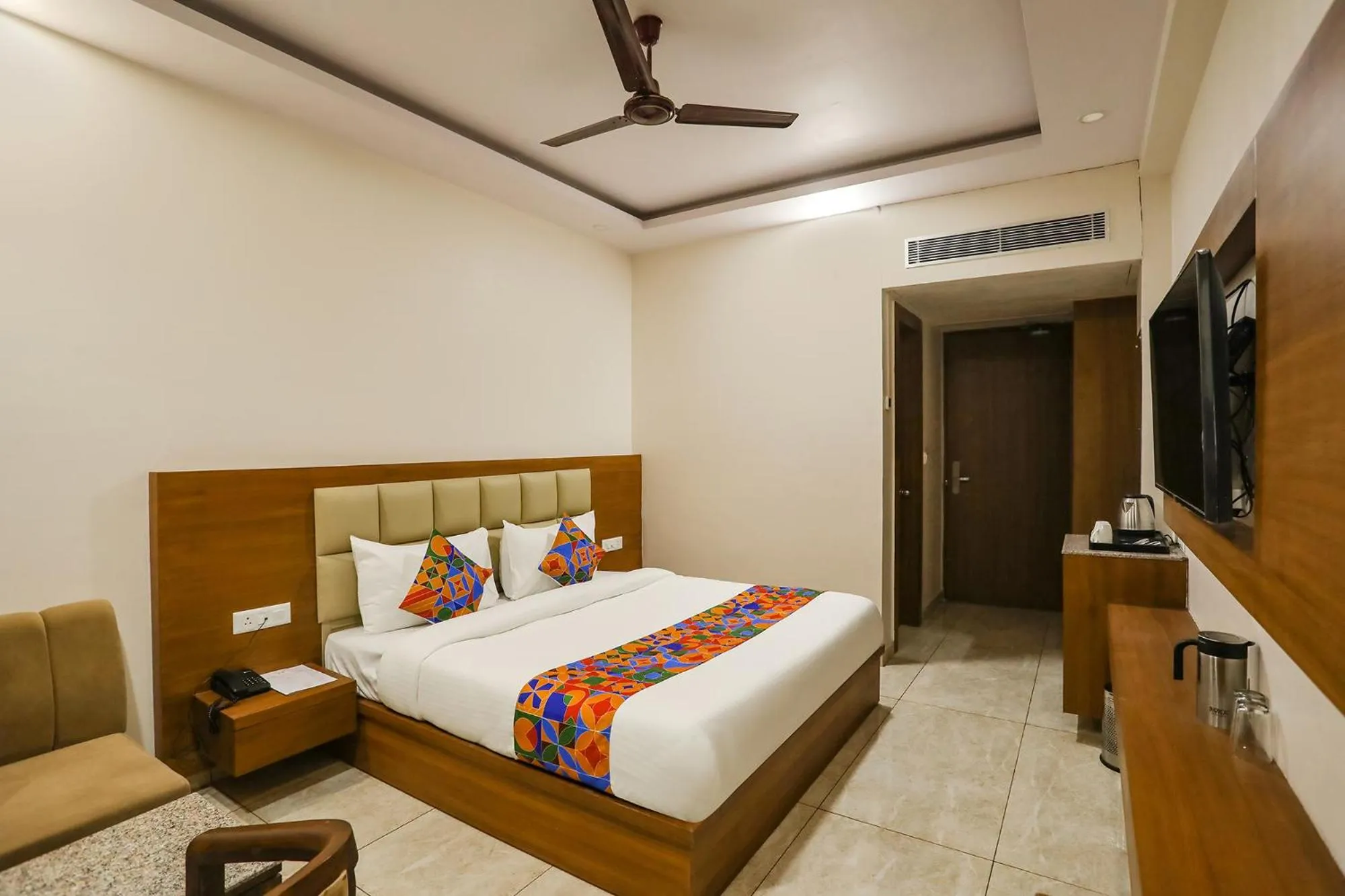 Communal lounge/ TV room, Bed in Via Aman Sara