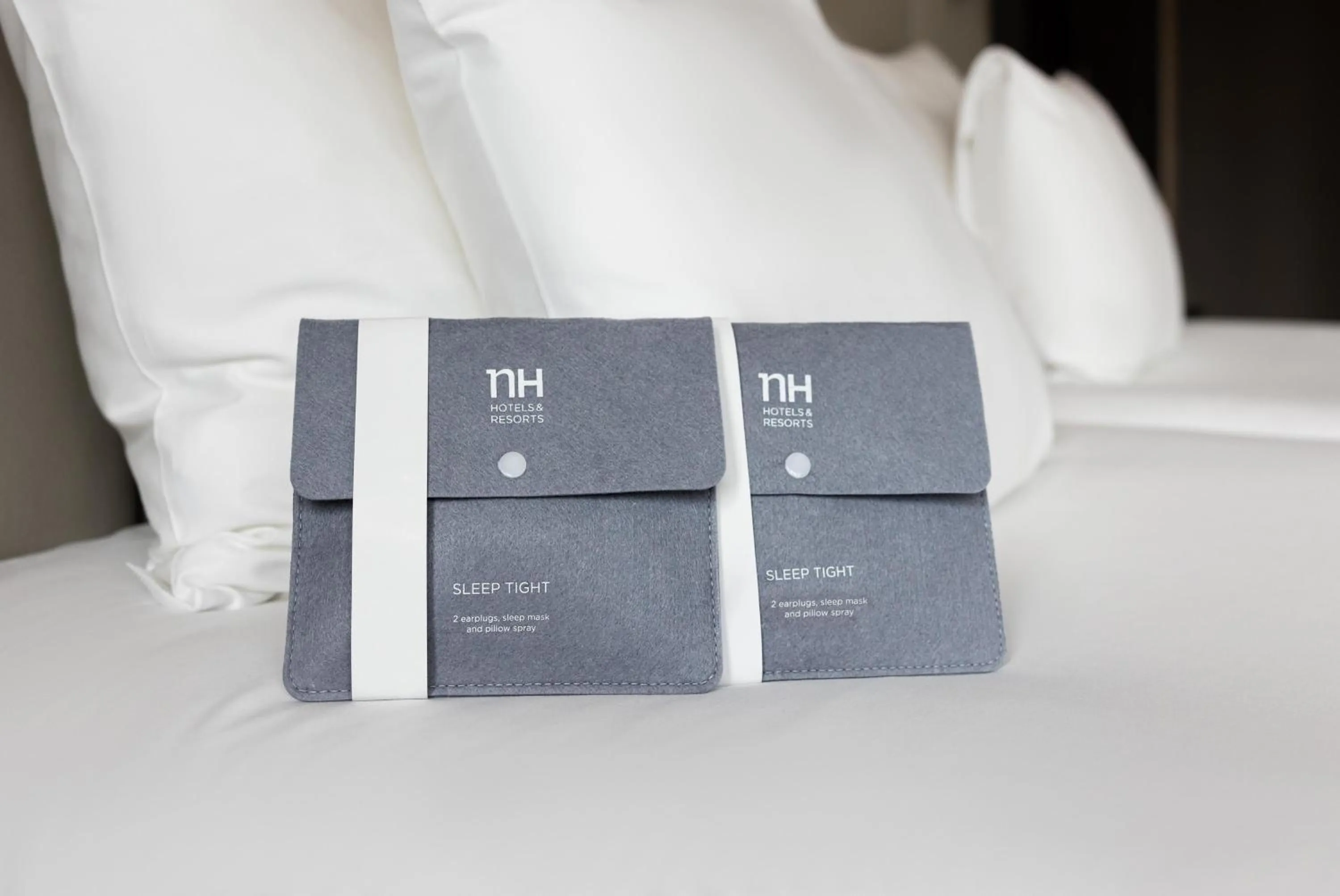 Bedroom, Bed in NH Amsterdam Caransa