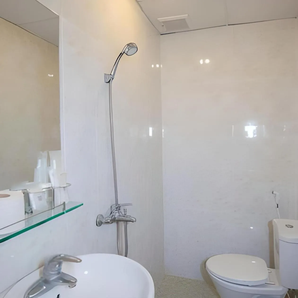 Shower in Cua Dai Beach Homestay