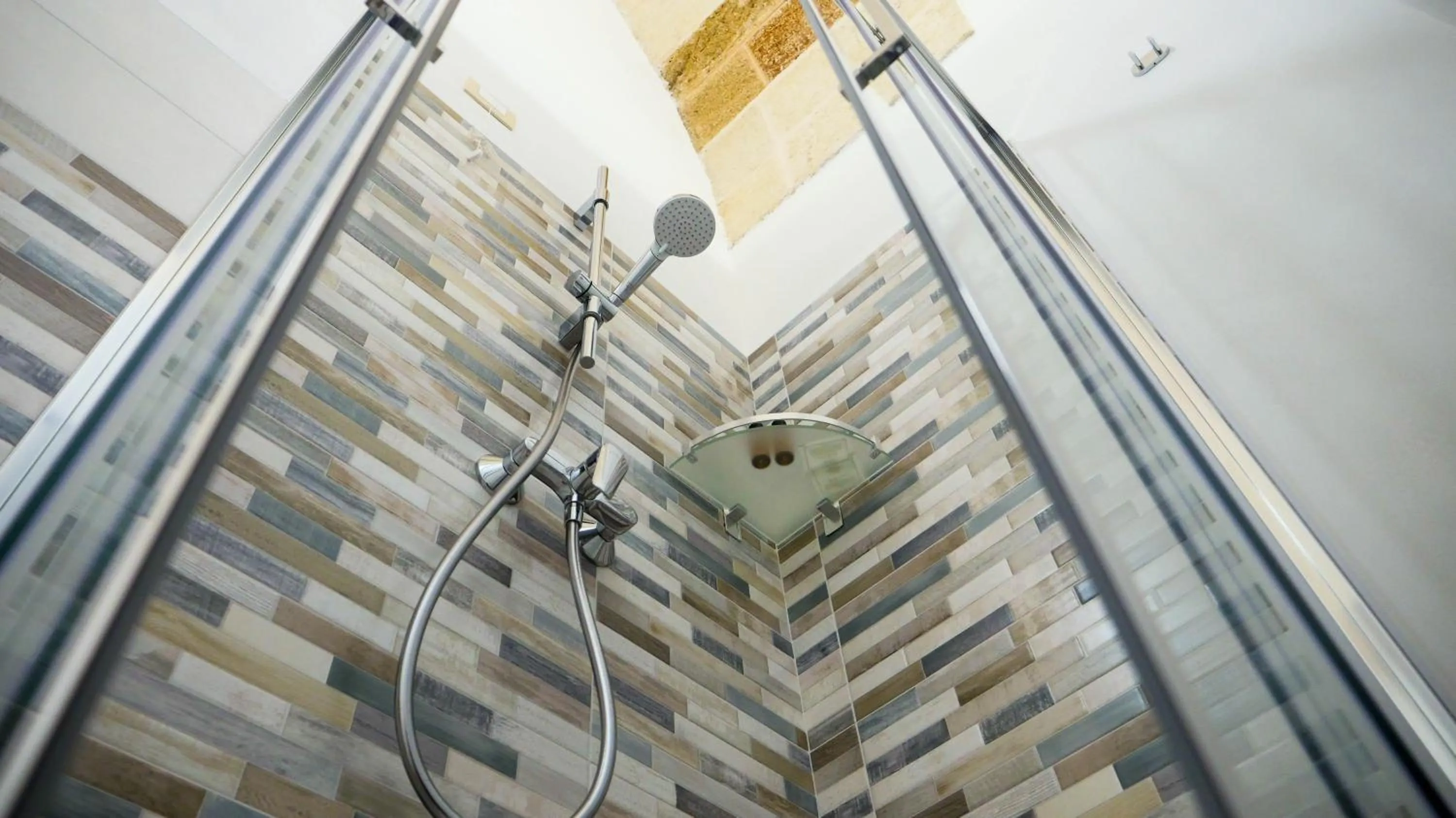 Shower in Perla Suite
