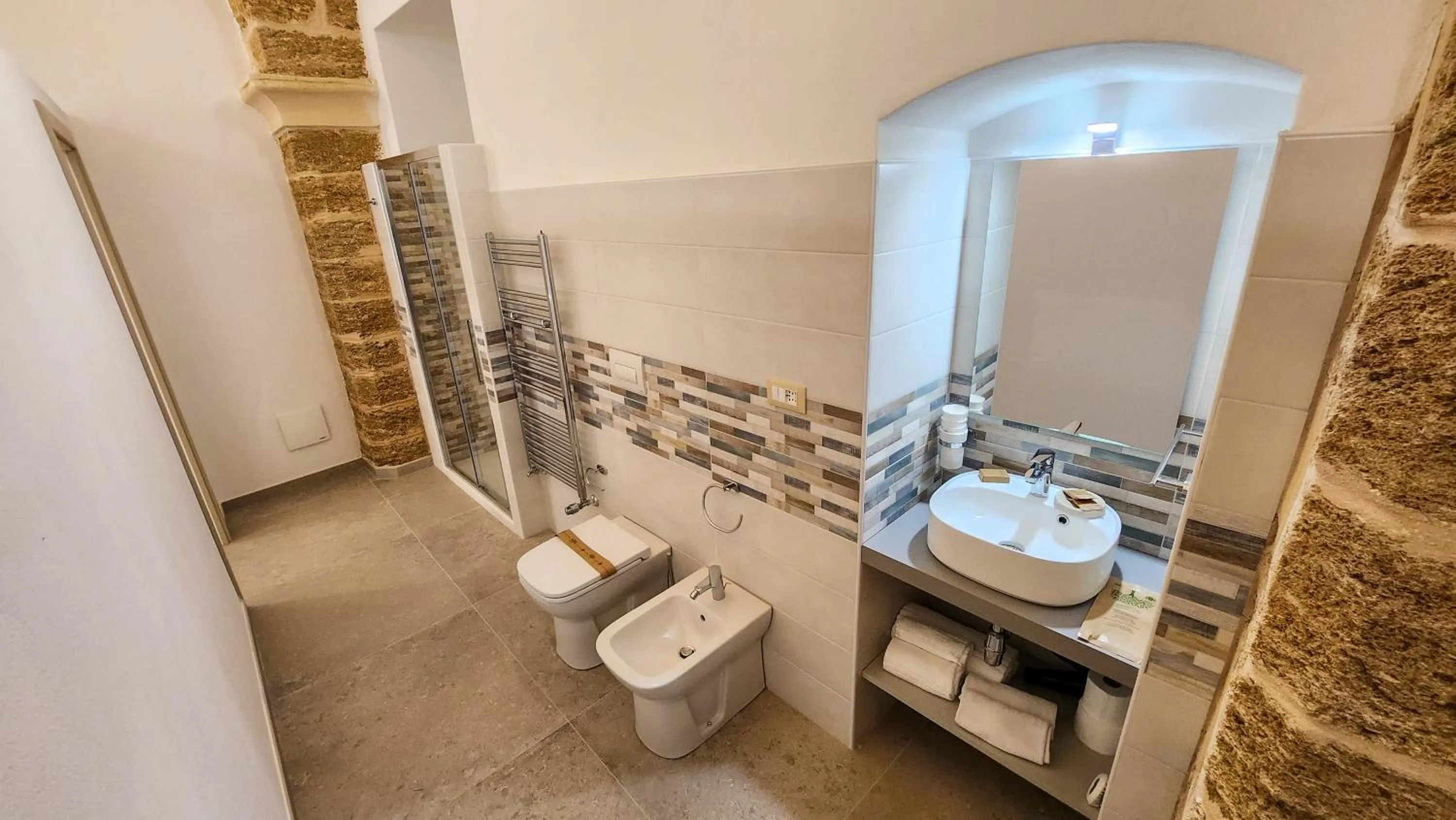 Shower in Perla Suite