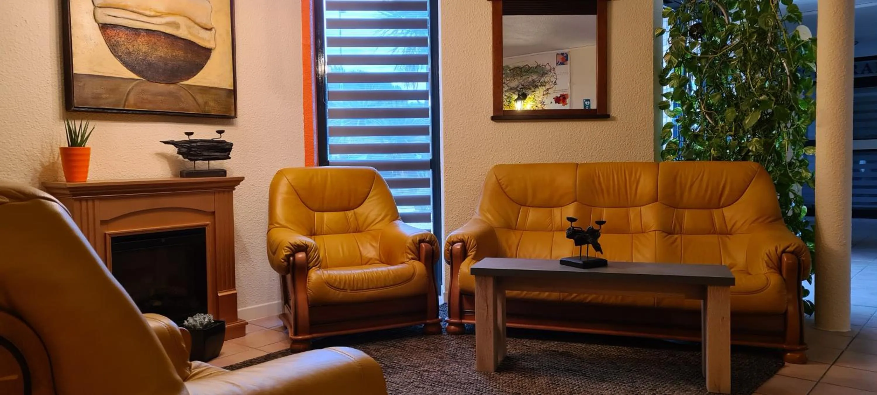 Living room in Hôtel L'Etoile Aéroport - A61