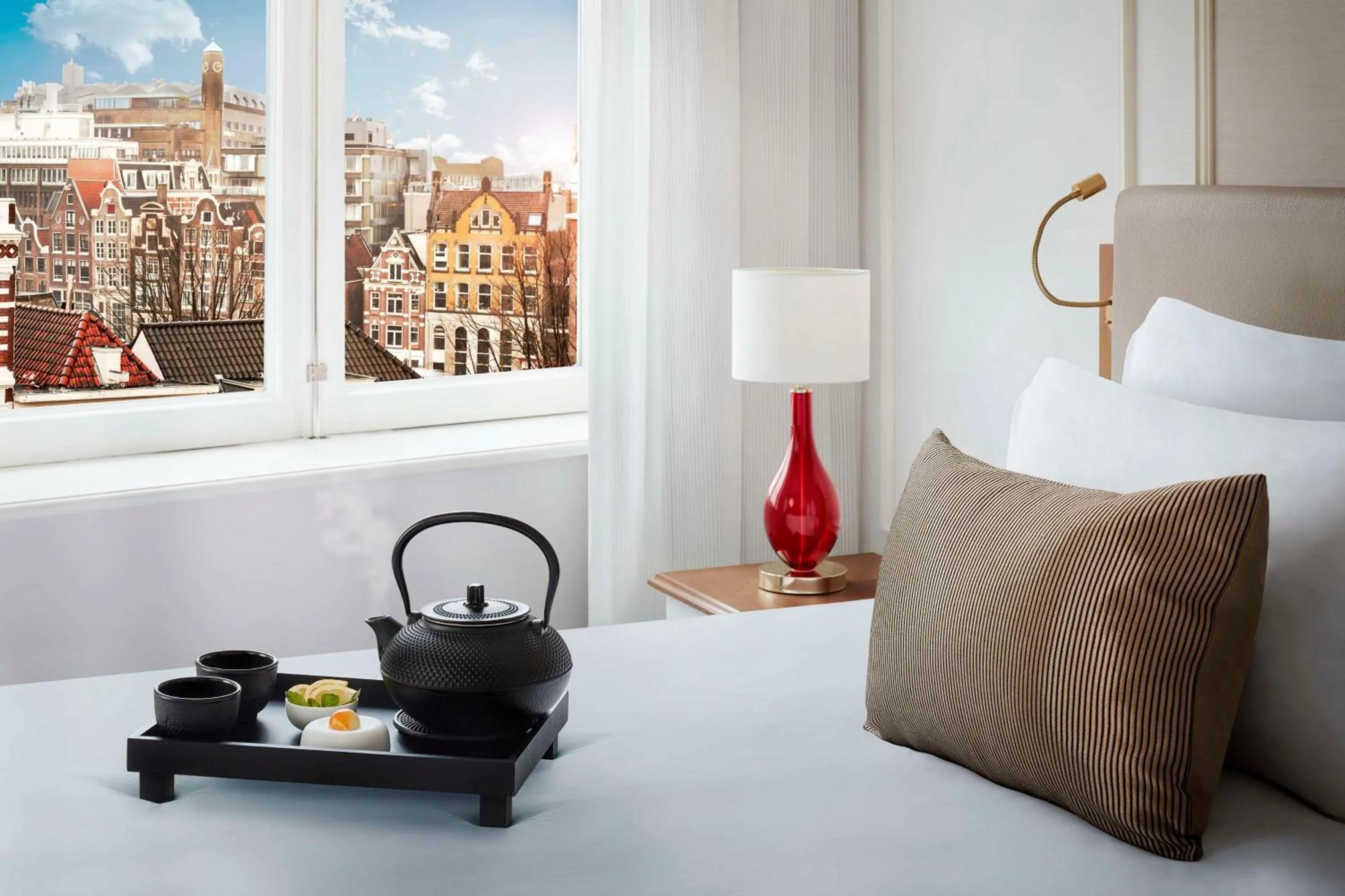 Bedroom, Bed in Tivoli Doelen Amsterdam Hotel