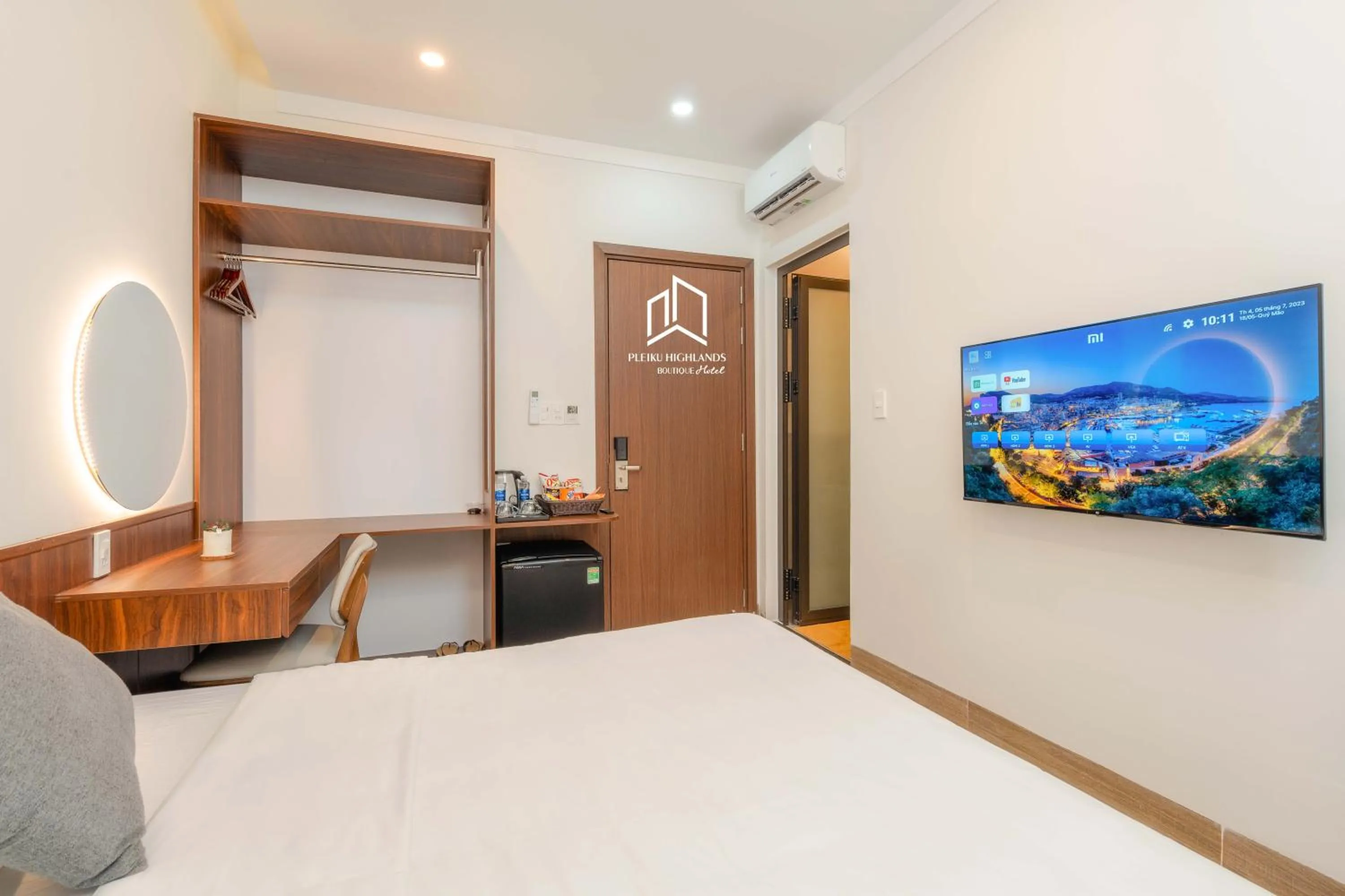 hair dresser, Bed in PLEIKU HIGHLANDS BOUTIQUE HOTEL