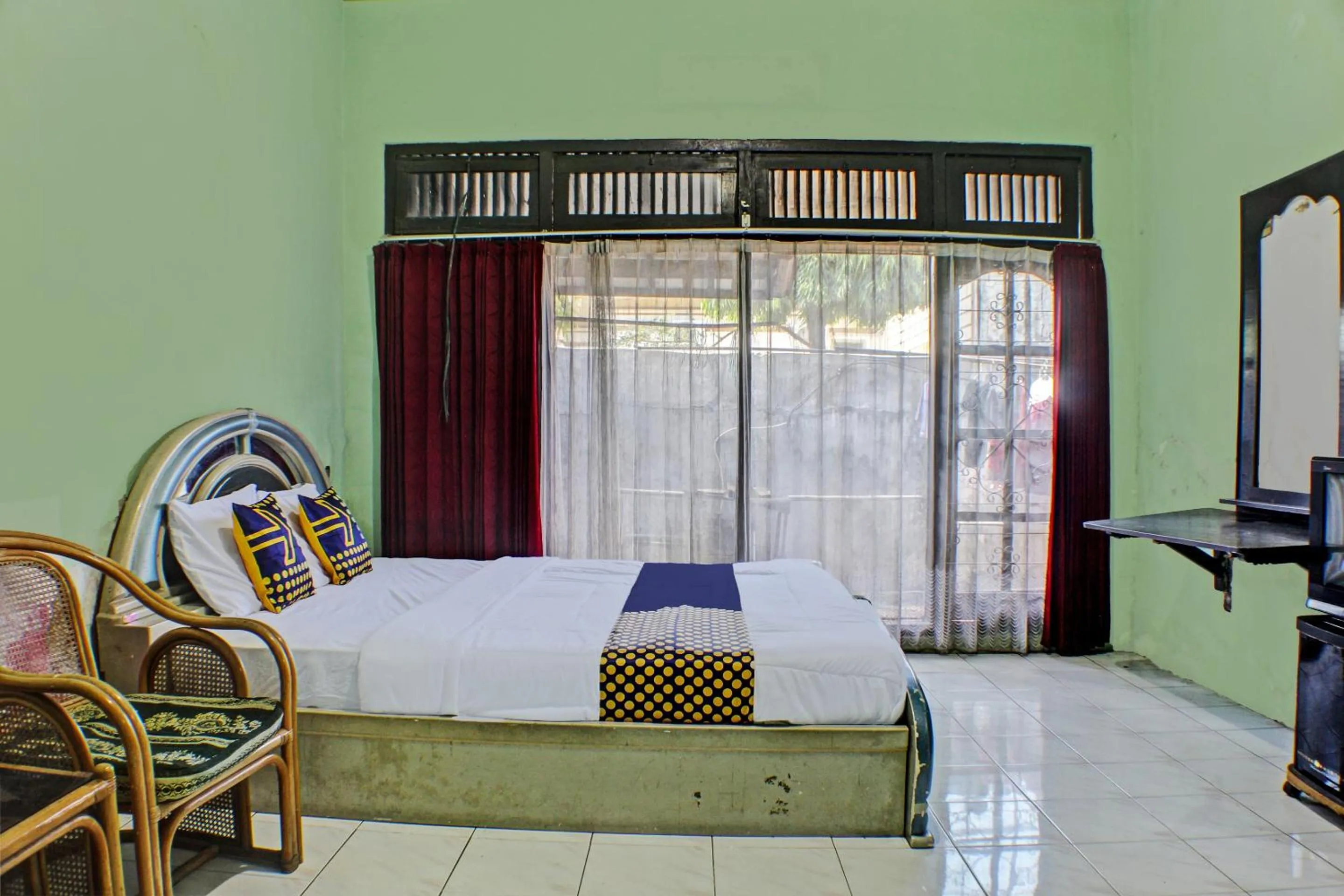 Bedroom in Hotel O Badar Guest House Syariah